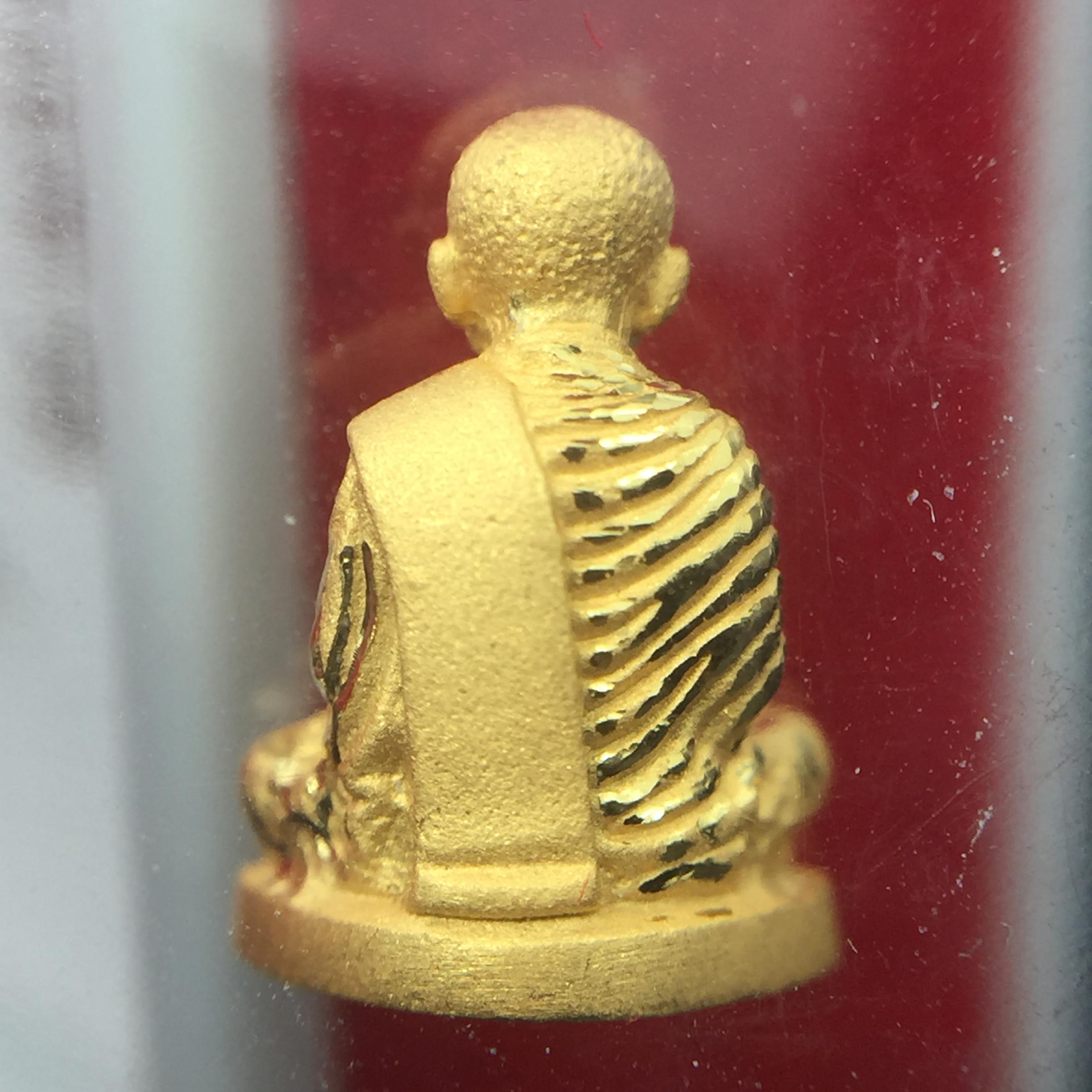 สมเด็จพระพุฒาจารย์โต พรหมรังสี(สมเด็จโต) รุ่นอุดมโชคโภคทรัพย์ ปี 2550 เนื้อทองคำ(สภาพ สวย ซีนซองเดิม กล่องบรรจุเดิมครบสมบูรณ์)