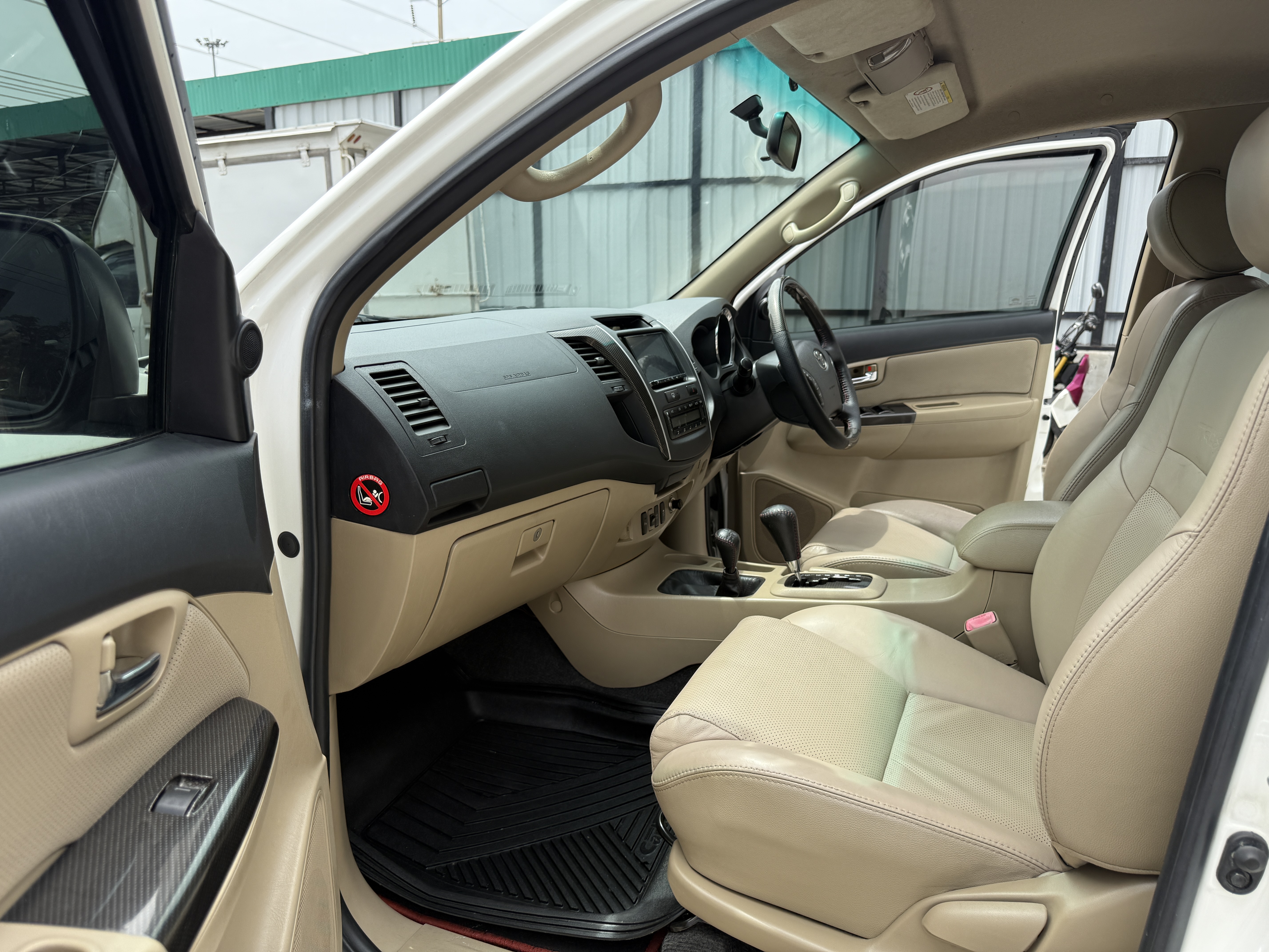 Toyota Fortuner 3.0 V 4WD TRD Sportivo At 2011 ขาว