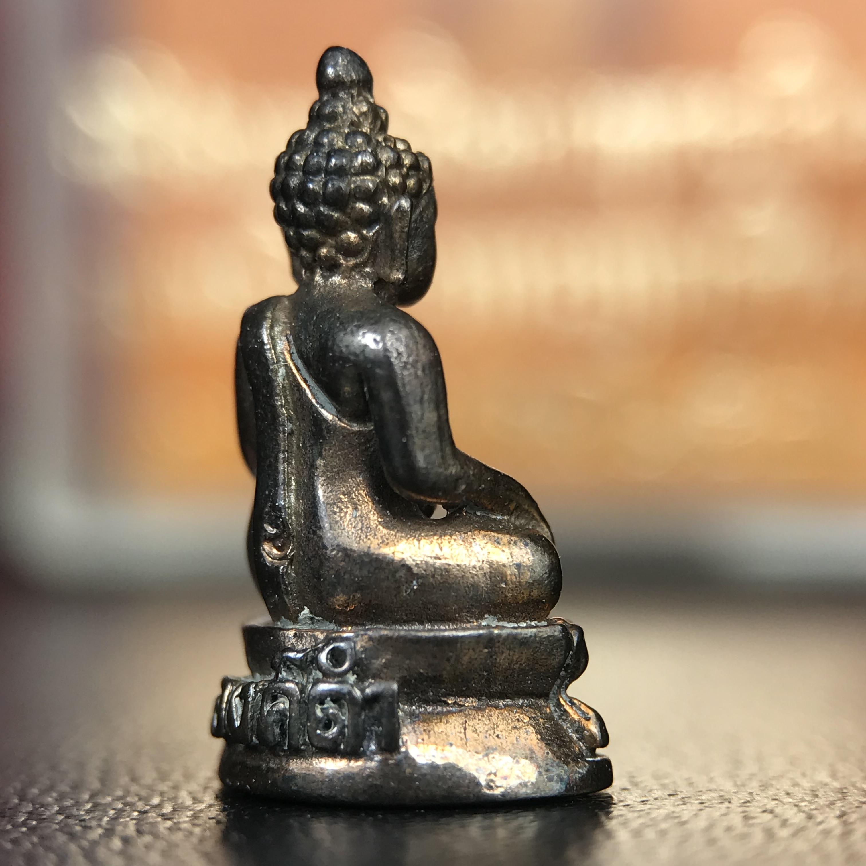 พระกริ่งนเรศวรพระองค์ดำ + พระชัยวัฒน์พระองค์ดำ อนุสรณ์ 100 ปี พิษณุโลกพิทยาคม (โรงเรียนชาย) พิธีจักรพรรดิมหาพุทธาภิเษก ปี 2542 เนื้อนวโลหะ(เต็มสูตรแก่ทองคำ) พิธีใหญ่มวลสารดีเกจิอาจารย์ยอดนิยมร่วมปลุกเสก*** ตอกโค้ดและหมายเลข*** 1 ใน 4999 องค์ ยอดนิยมหายาก