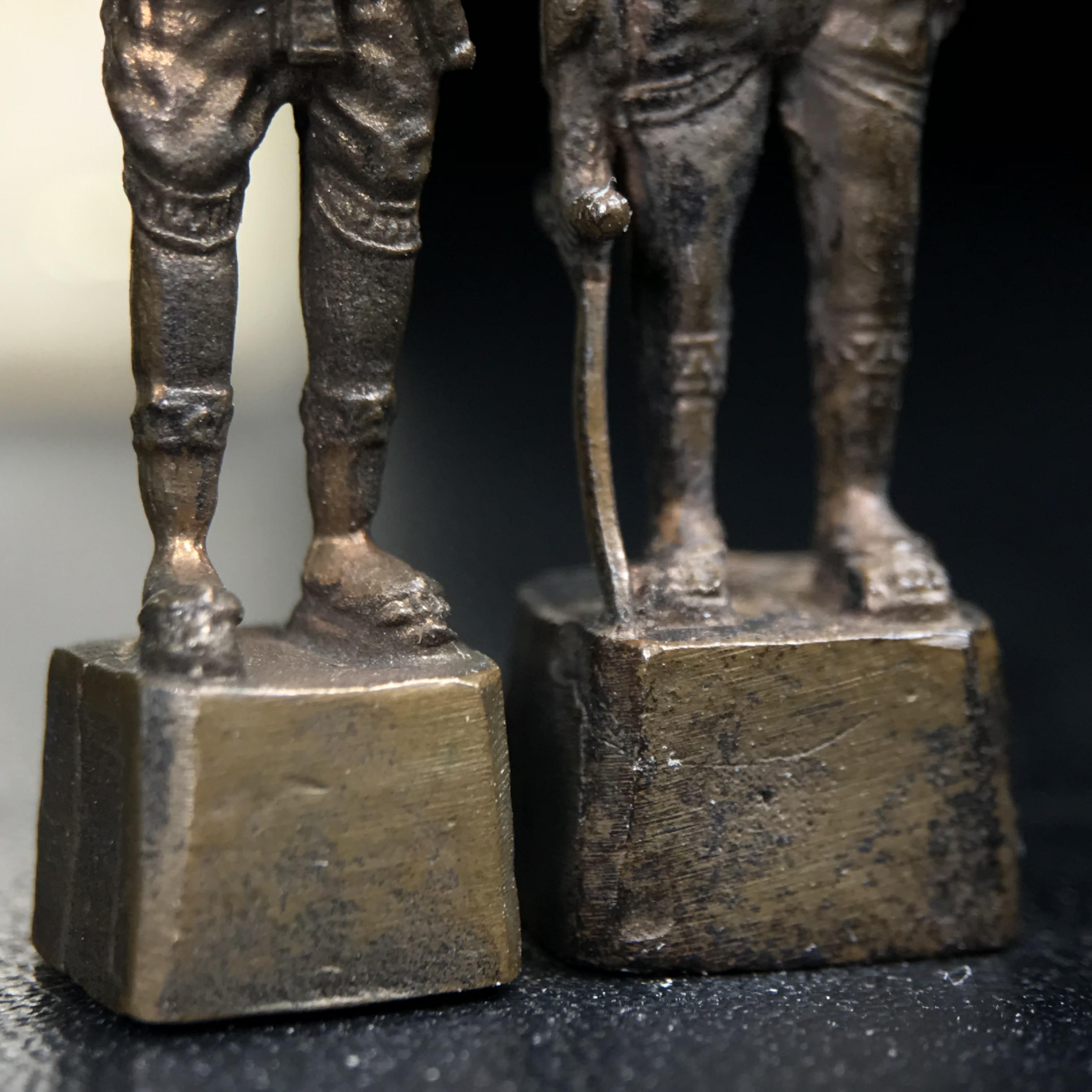 พระกริ่งสมเด็จพระนเรศวร-พระกริ่งสมเด็จพระเอกาทศรถ กองทัพภาคที่3จัดสร้าง ปี2517 เนื้อนวโลหะครบชุด 2องค์กล่องบรรจุเดิมครบสมบูรณ์(หายาก)(1ใน 300ชุด)(ในหลวง ร.9 เสด็จในพิธี)ปลุกเสกโดยพระคณาจารย์ชื่อดังในยุคนั้น7วัน7คืน(หลวงปู่โต๊ะ วัดประดู่ฉิมพลี ร่วมปลุกเสก)