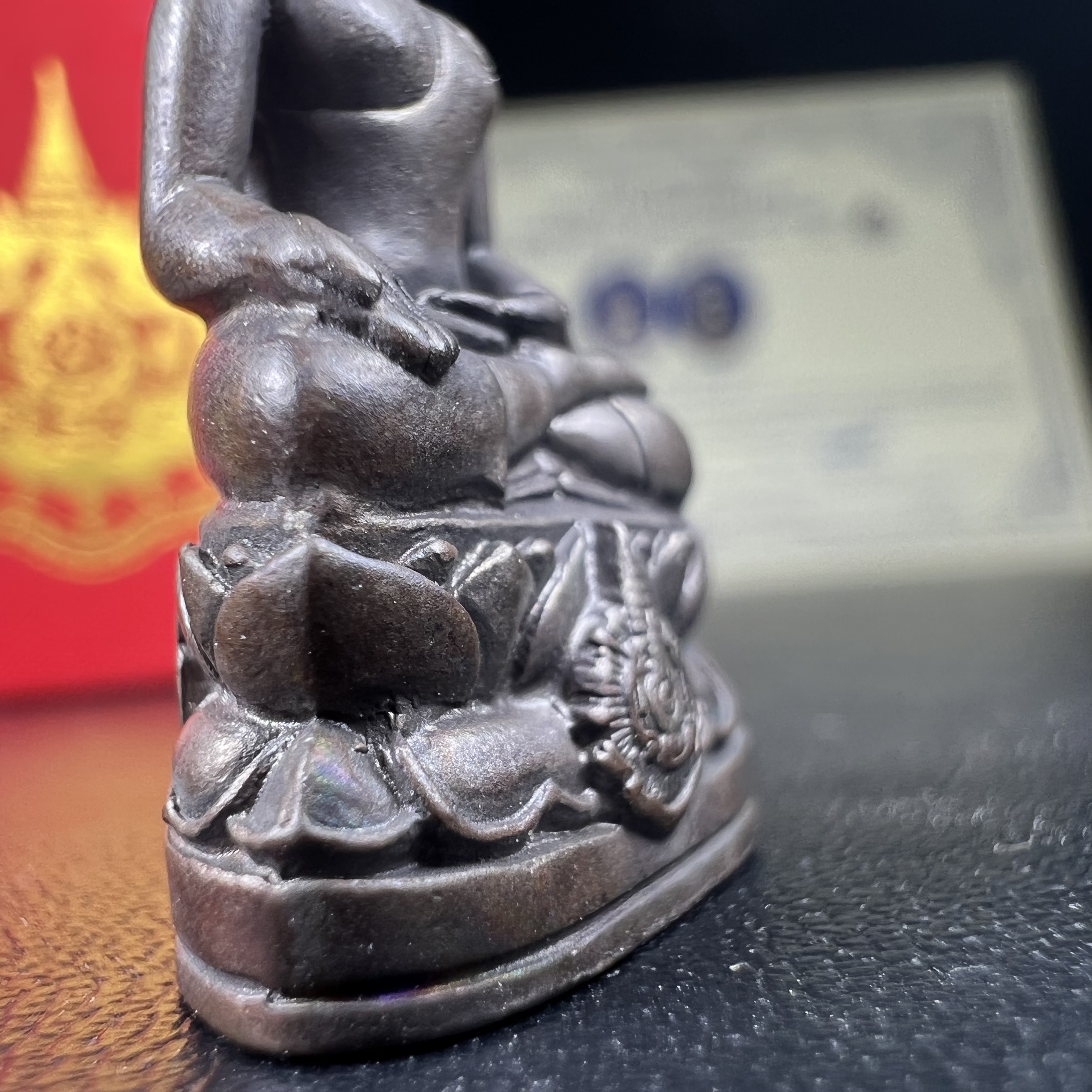 พระกริ่งไพรีพินาศ เฉลิมพระเกียรติ พระบาทสมเด็จพระเจ้าอยู่หัวรัชกาลที่9 พระชนมพรรษา 6 รอบ ปี2542 เนื้อนวโลหะผสมทองคำ(บรรจุเหล็กไหล)ดีนอก-ดีใน***องค์นี้สภาพสวยครบสมบูรณ์ มาพร้อมกล่องเดิมและใบรับรองจากผู้จัดสร้างแบบนี้หายากมาก***