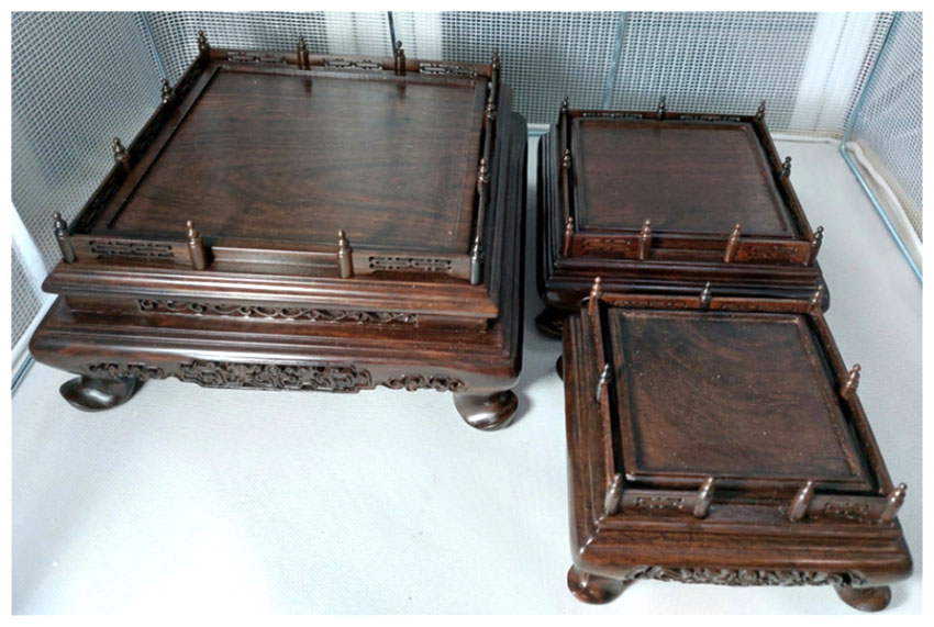 กี๋ ตั่งหรือฐานไม้ขนาดเล็ก ฐานสี่เหลี่ยมมีซุ้มรั้ว-B512-