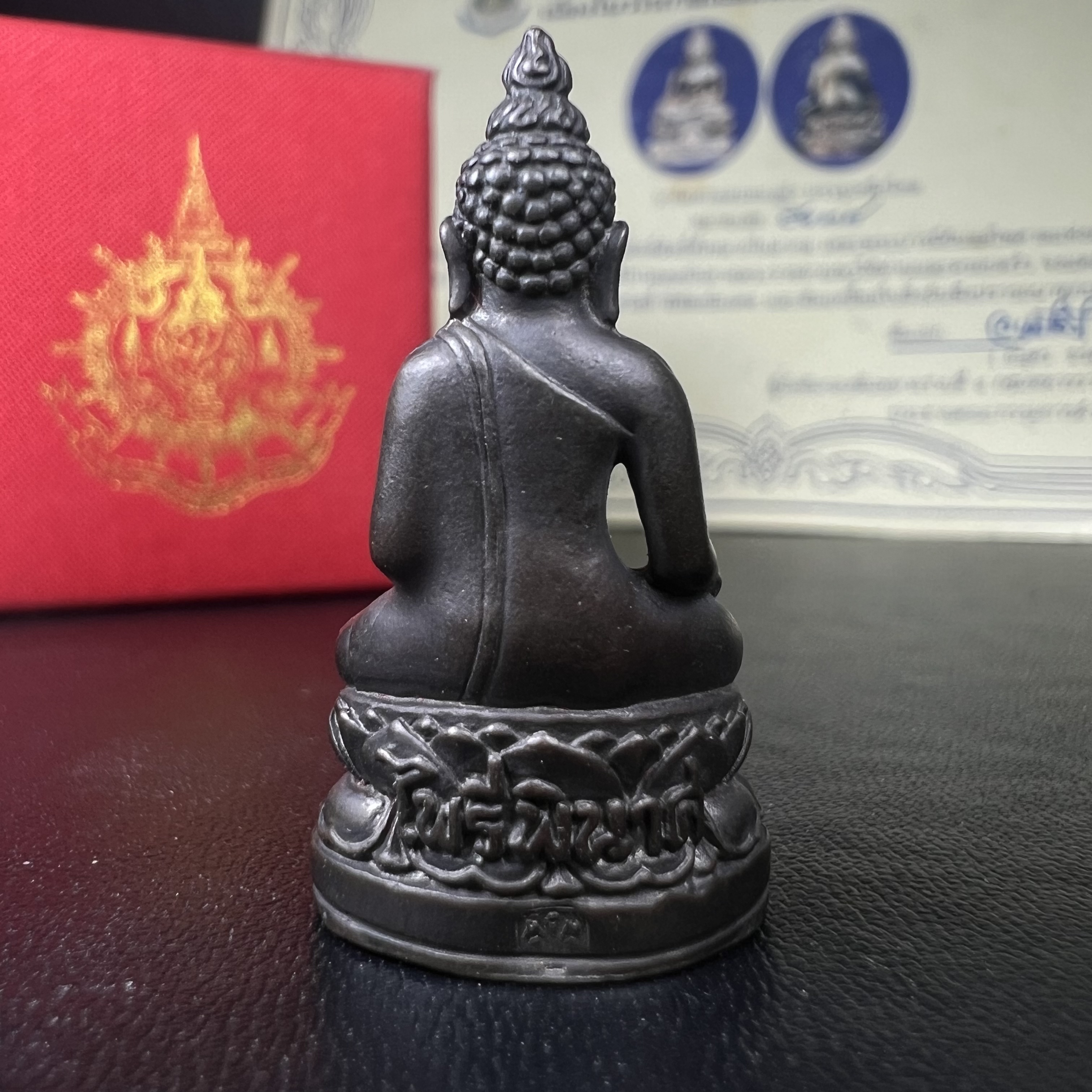 พระกริ่งไพรีพินาศ เฉลิมพระเกียรติ พระบาทสมเด็จพระเจ้าอยู่หัวรัชกาลที่9 พระชนมพรรษา 6 รอบ ปี2542 เนื้อนวโลหะผสมทองคำ(บรรจุเหล็กไหล)ดีนอก-ดีใน***องค์นี้สภาพสวยครบสมบูรณ์ มาพร้อมกล่องเดิมและใบรับรองจากผู้จัดสร้างแบบนี้หายากมาก***