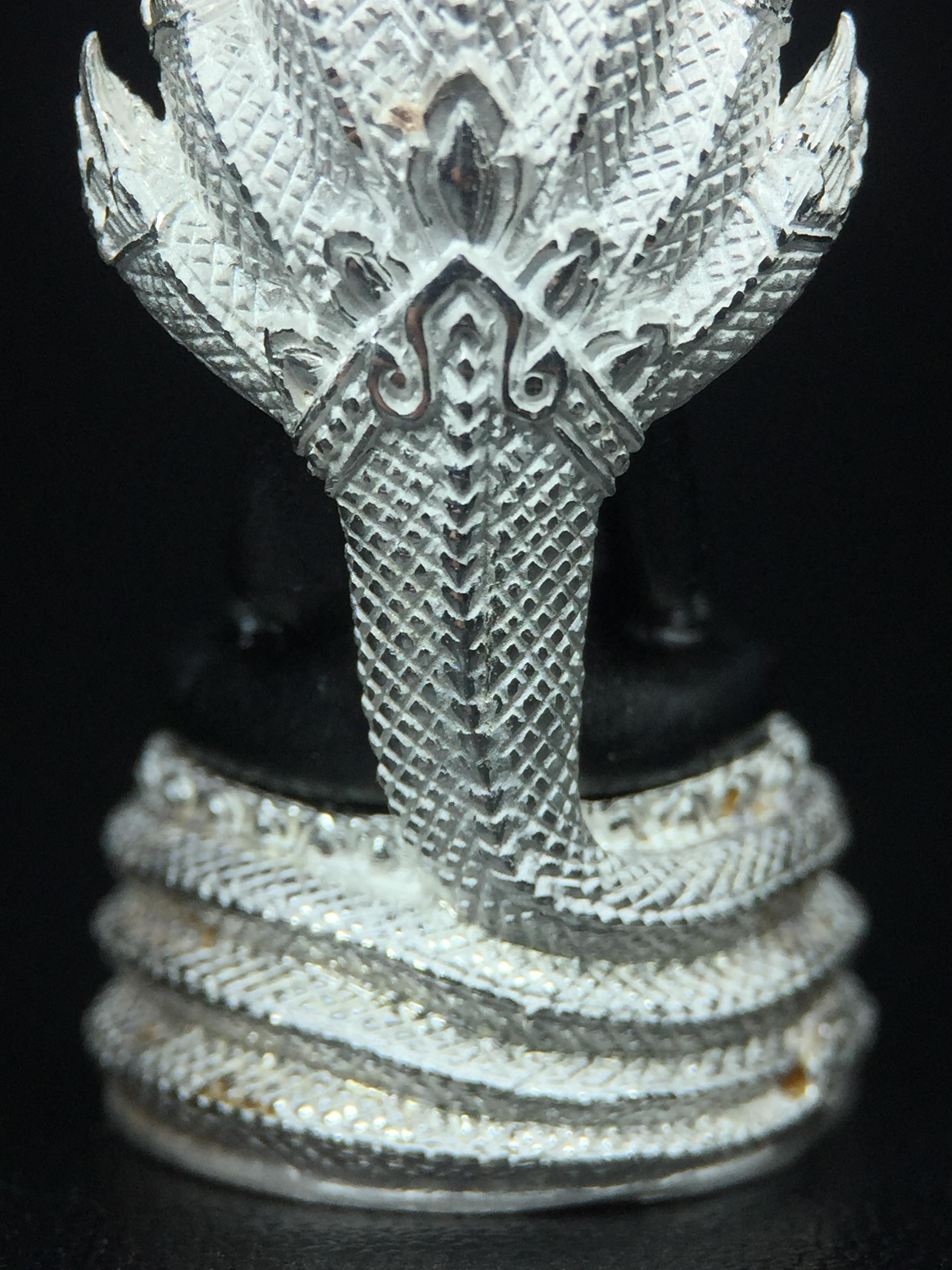 พระนาคปรก สธ. รุ่นสร้างพระอุโบสถเฉลิมพระเกียรติ 4 รอบ 84 พรรษา สมเด็จพระเทพรัตนราชสุดาฯ วัดบวรนิเวศวิหาร ปี 2543 พิมพ์ใหญ่ องค์พระเนื้อนวโลหะ ฐานนาคปรกเนื้อเงิน(สภาพ สวย )พิธีใหญ่ พุทธศิลป์งดงาม หายาก (1 ใน 1999 องค์)