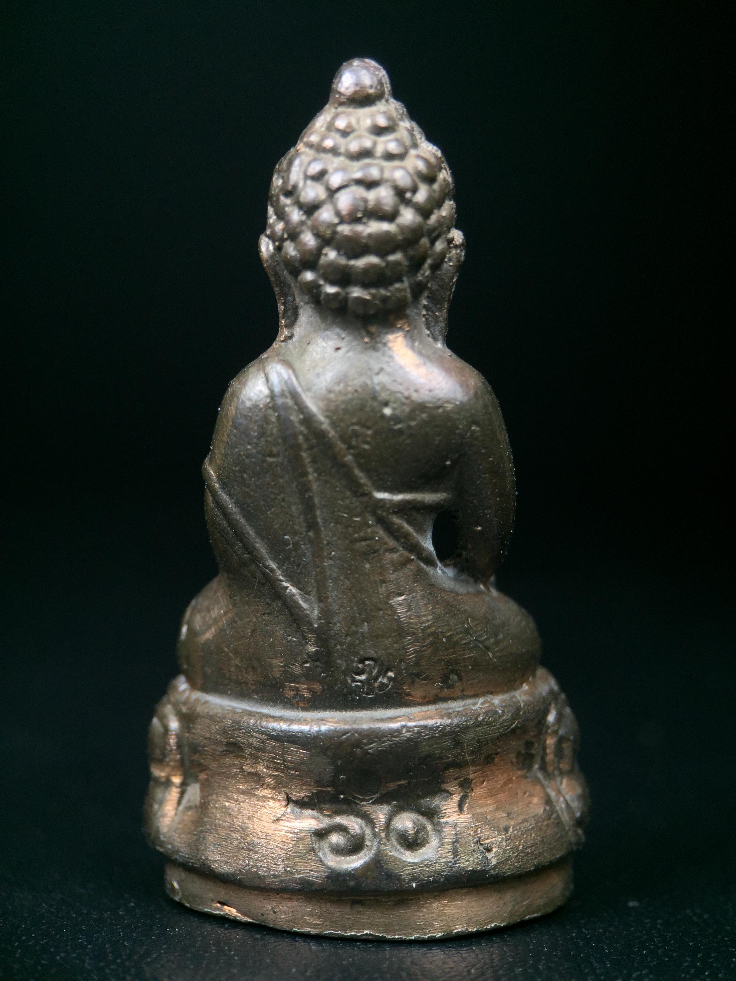 พระกริ่ง ภปร. 60 ปี ธรรมศาสตร์ สร้างเป็นที่ระลึกการสถาปนาครบรอบ 60 ปี มหาวิทยาลัยธรรมศาสตร์ ปี 2537(ในหลวงรัชกาลที่9 เสด็จเป็นประธานในพิธี)(พิธีใหญ่ เกจิที่มีชื่อเสียงมาร่วมปลุกเสกจำนวนมาก ชนวนมาลสารเก่าเข้มขลัง )**ของดีธรรมศาสตร์ที่ศิษย์เก่าไม่ควรพลาด**