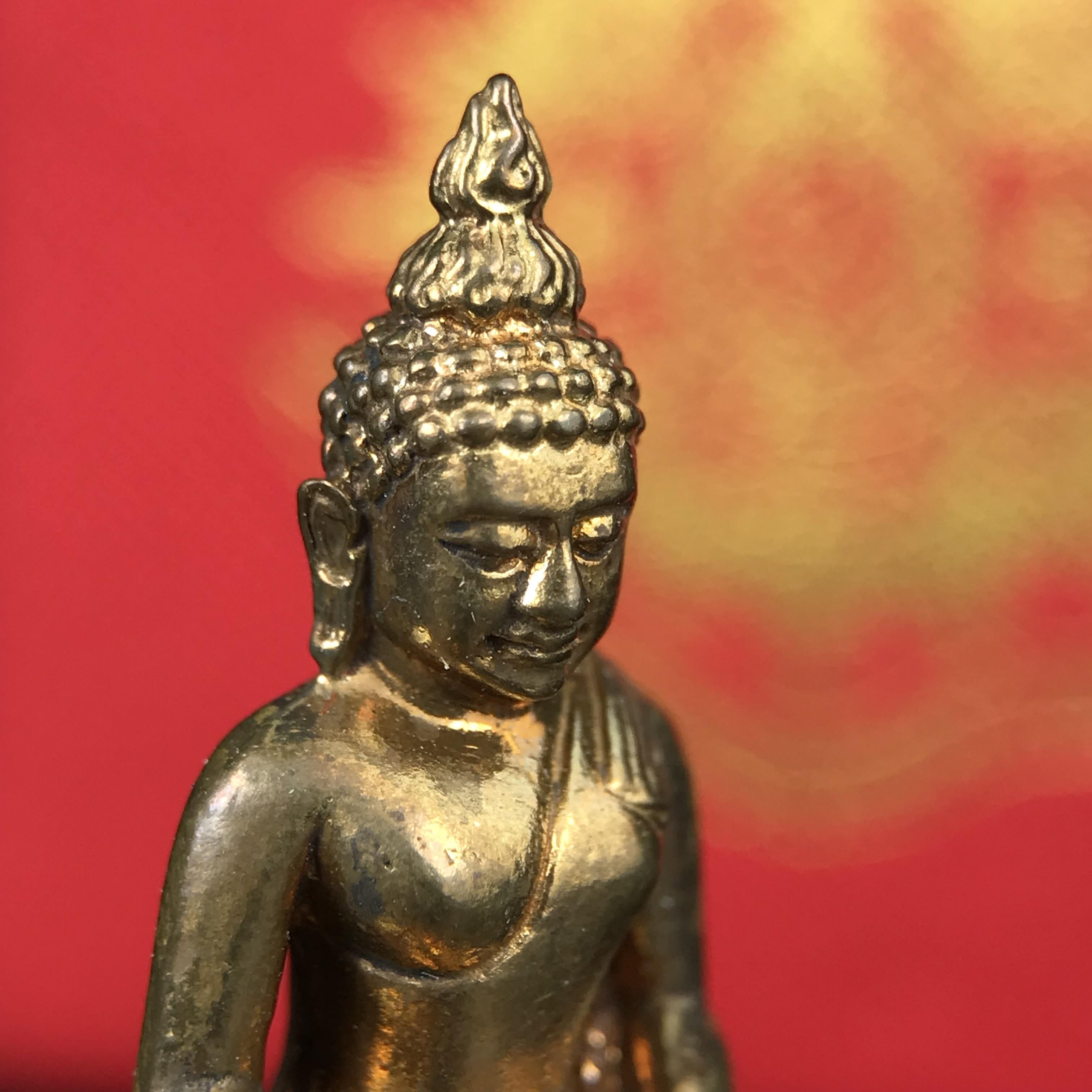 พระกริ่งไพรีพินาศ บรรจุเหล็กไหล ครั้งแรกและครั้งเดียวในประวัติศาสตร์ เฉลิมพระเกียรติ พระบาทสมเด็จพระเจ้าอยู่หัวรัชกาลที่9 พระชนมพรรษา 6 รอบ ปี2542 เนื้อสัมฤทธิ์(บรรจุเหล็กไหล)ดีนอก-ดีใน พิธีใหญ่ มวลสารเด่น(พิเศษกรรมการ ตอก 2 โค๊ต หมายเลข ๑๘๕๘)หายาก