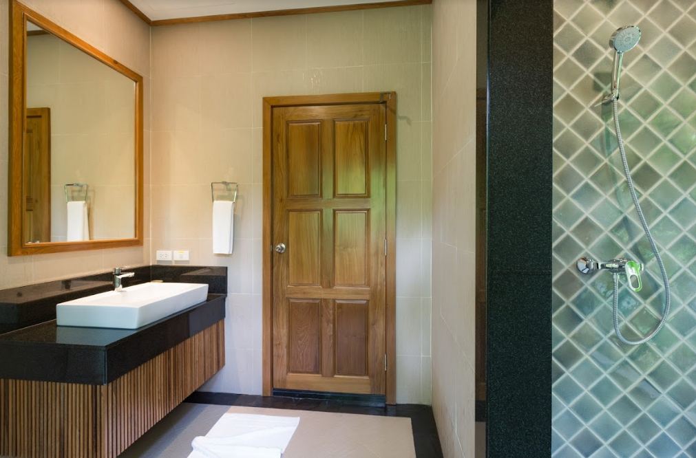 For Sale : Nai Harn, Luxury Tree Pool Villa, 3 Bedrooms 3 Bathrooms, Garden view.