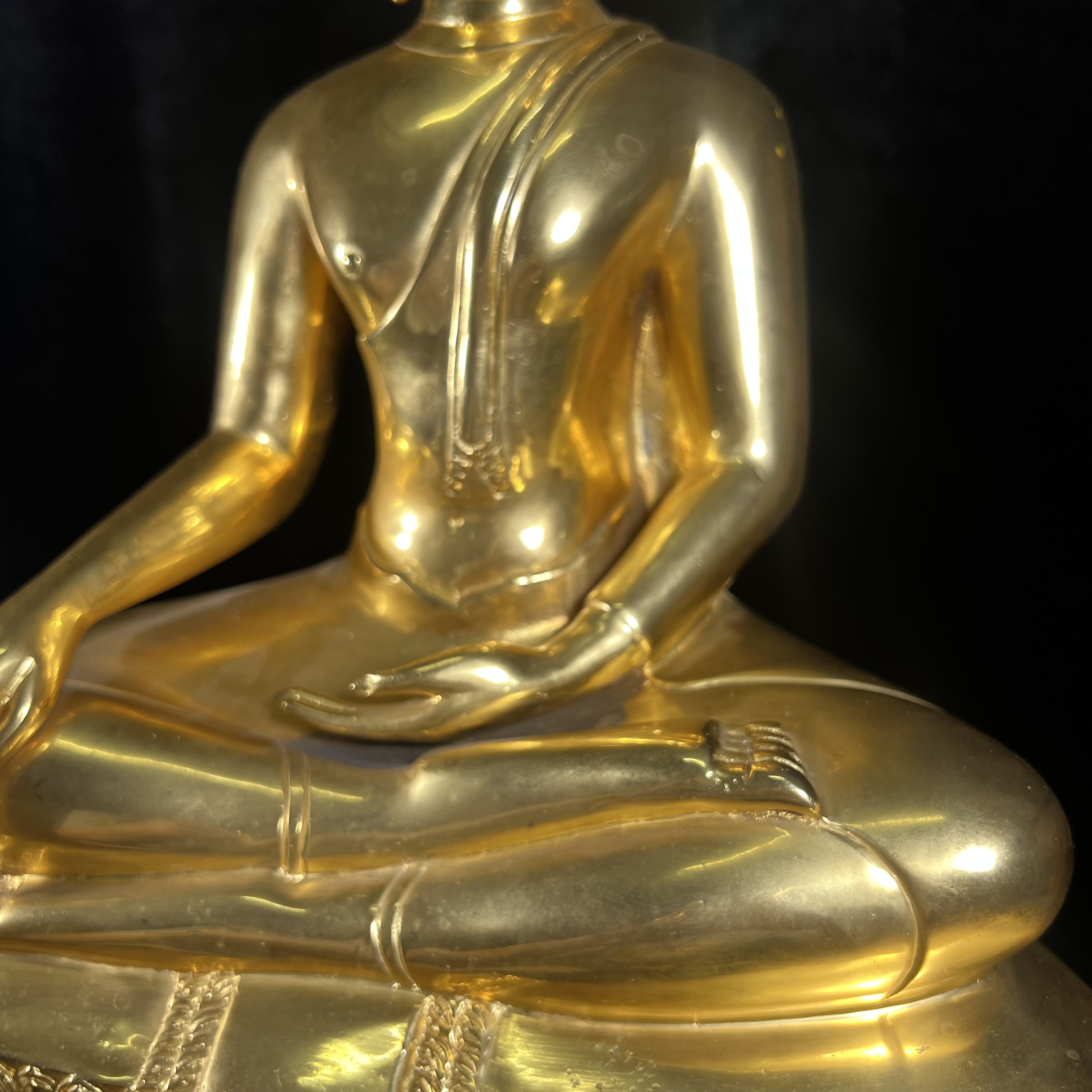 พระบูชาพระพุทธศิรมงคล ภปร. วัตถุมงคลคุ้มเกล้า ปี 2524 ของมูลนิธิคุ้มเกล้า โรงพยาบาลภูมิพลจัดสร้าง ขนาดหน้าตัก 9นิ้ว(ในหลวงรัชกาลที่9 ทรงจุดไฟพระฤกษ์และเททอง พิธีใหญ่)ยอดนิยมหายาก