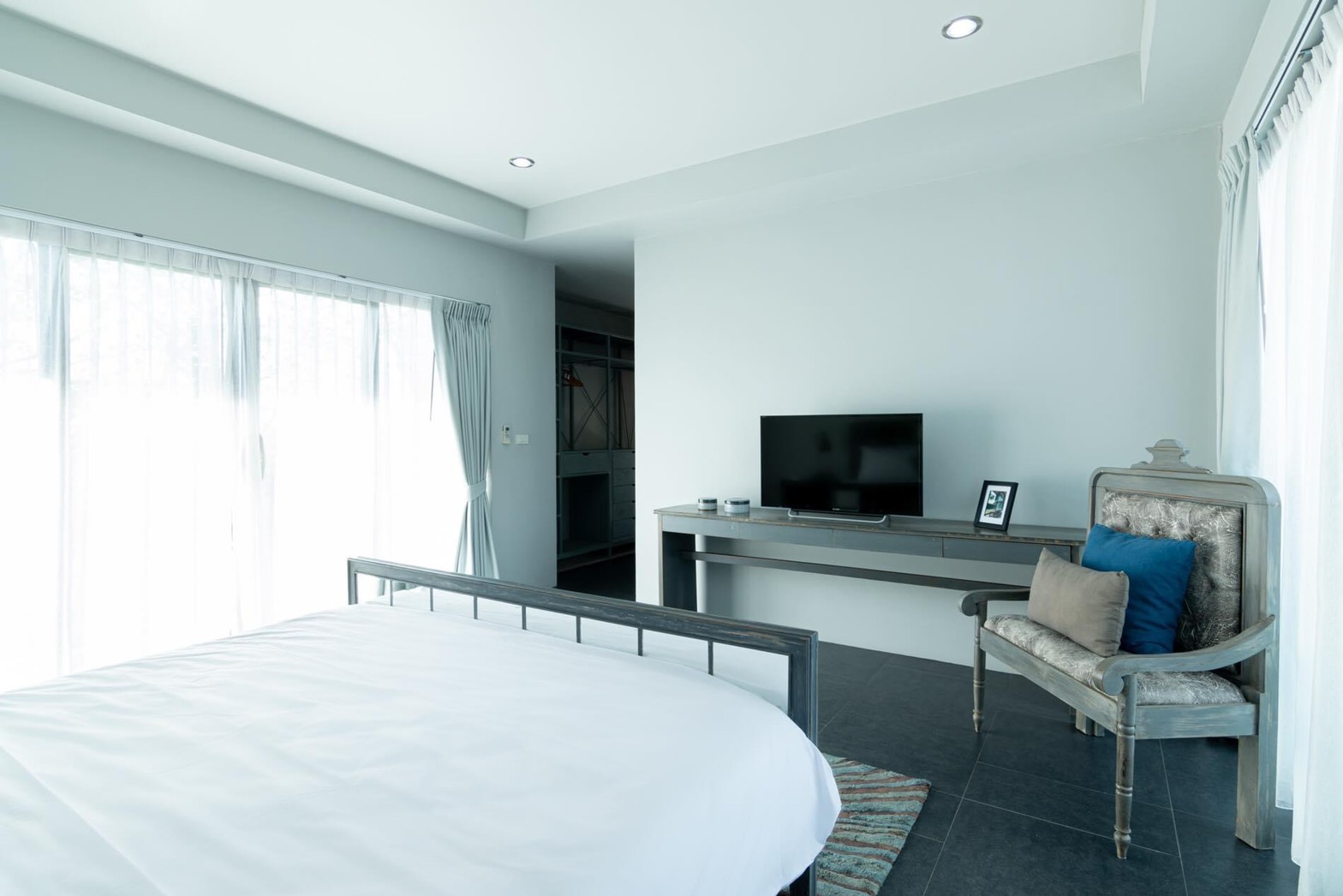 For Sale : Laguna Layan Beach House 3 Bedrooms 3 Bathrooms