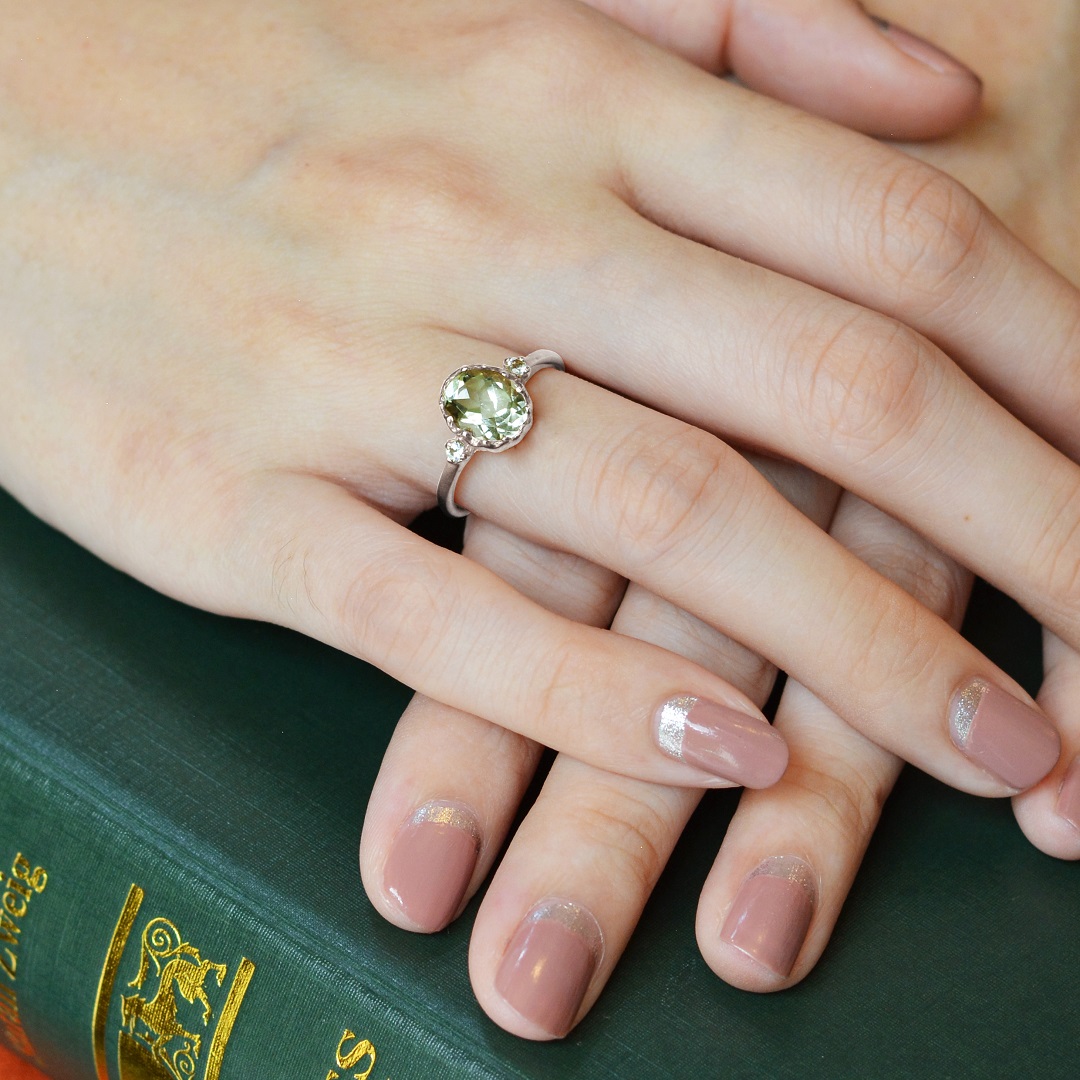 แหวนพลอยแท้ อัญมณีบำบัด พลังแห่งการปรับสมดุลธาตุ