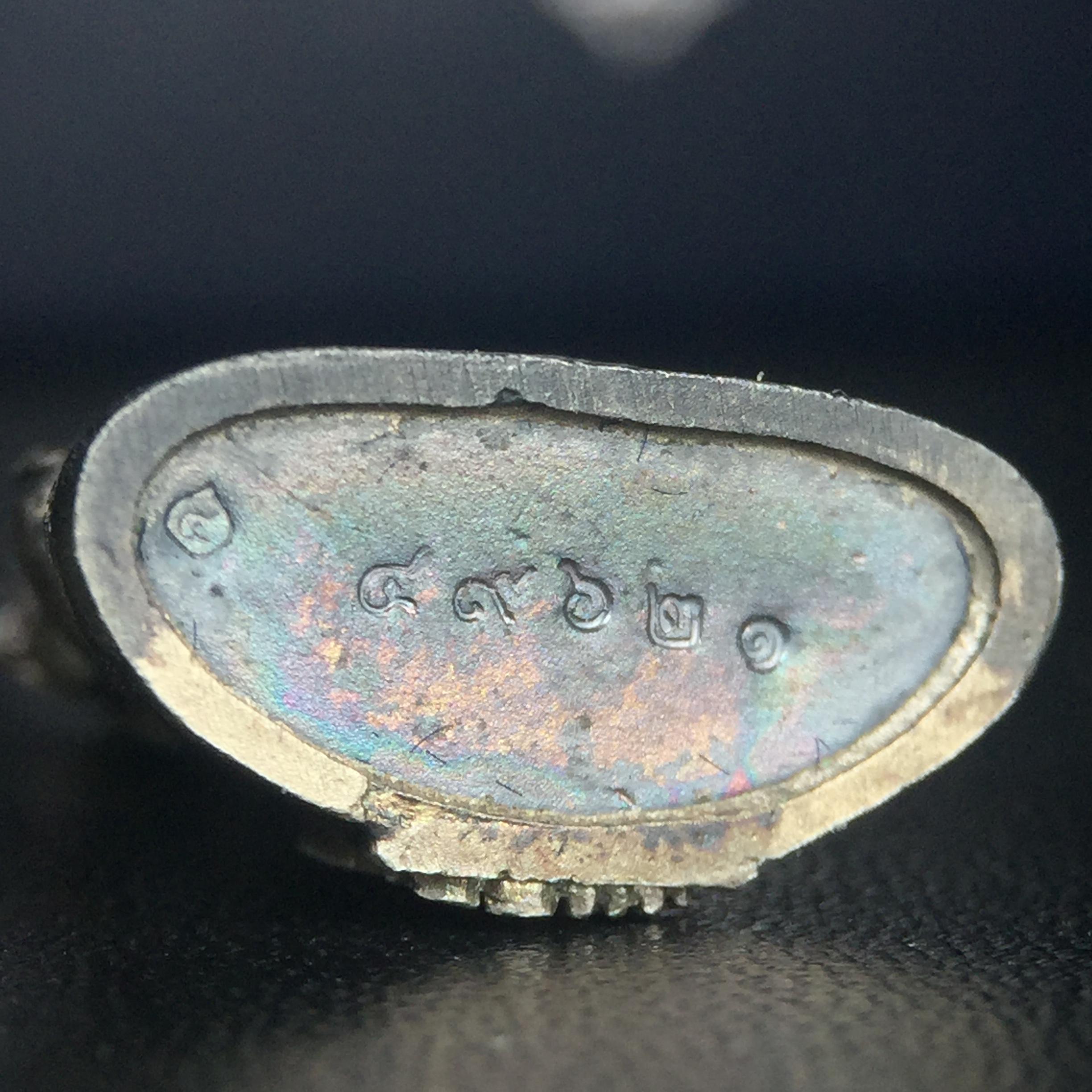 พระแก้วมรกต กรมสรรพสามิตจัดสร้างขึ้นเนื่องในโอกาสครบรอบ 64 ปีของกรมสรรพสามิต และเนื่องในวโรกาสที่พระบาทสมเด็จพระเจ้าอยู่หัวทรงครองราชย์ครบ50ปีเมื่อ พ.ศ.2539 เนื้อเงินทรายนวลขัดเงา(ผิวเดิมๆขึ้นสีรุ้งธรรมชาติสวย(สเน่ห์พระเนื้อเงินสีสันที่ธรรมชาติสรรค์สร้าง)