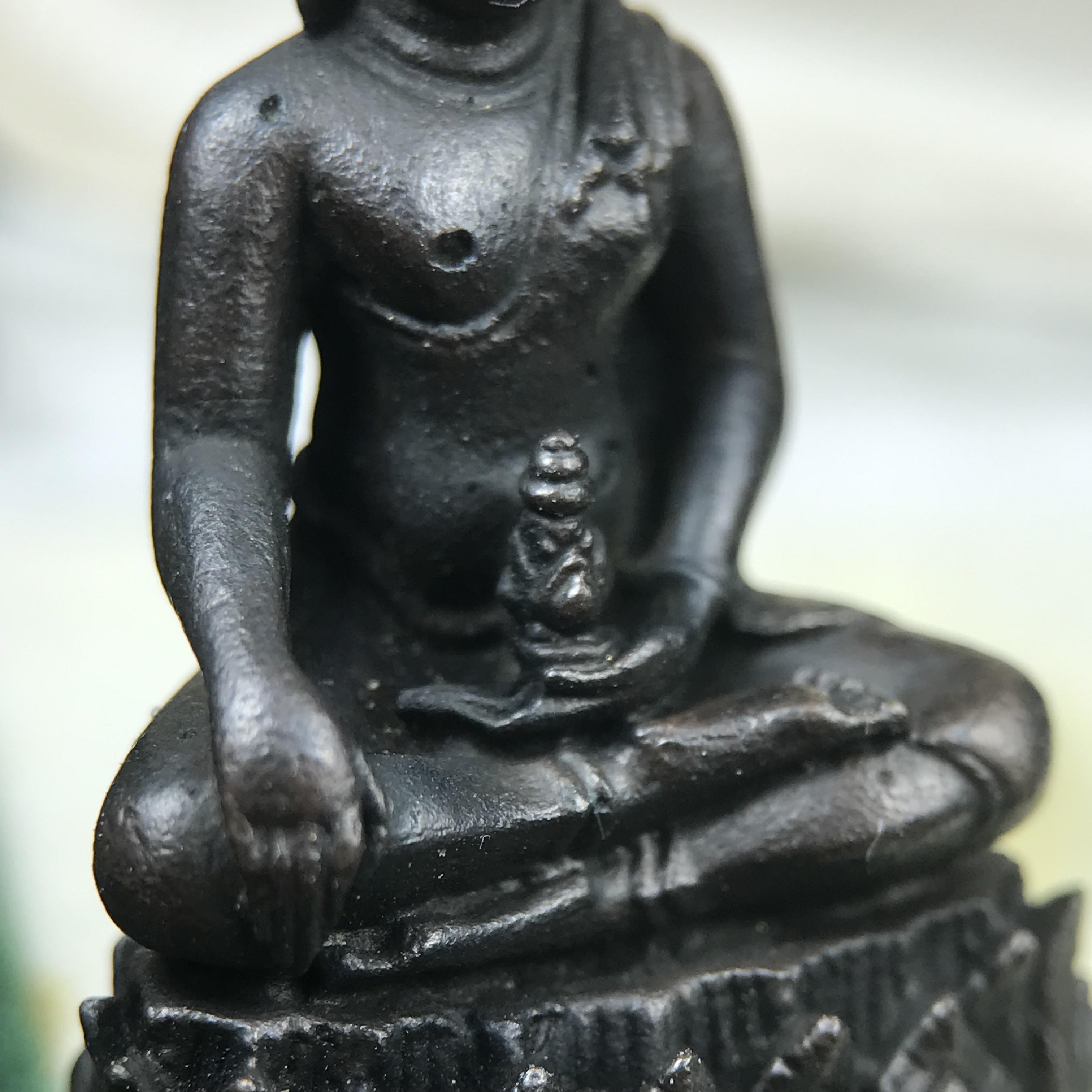 พระกริ่งวาสนา(รุ่นแรก) 80 พรรษา สมเด็จพระสังฆราช (วาสน์) วัดราชบพิธฯ ปี2521 เนื้อนวโลหะ(ตอกโค๊ตพระปิดตา) โดยมีหลวงปู่โต๊ะ วัดประดู่ฉิมพลีร่วมปลุกเสก พร้อมกล่องบรรจุเดิม(รุ่นแรก คอตั้งตรงได้สัดส่วน หายาก)