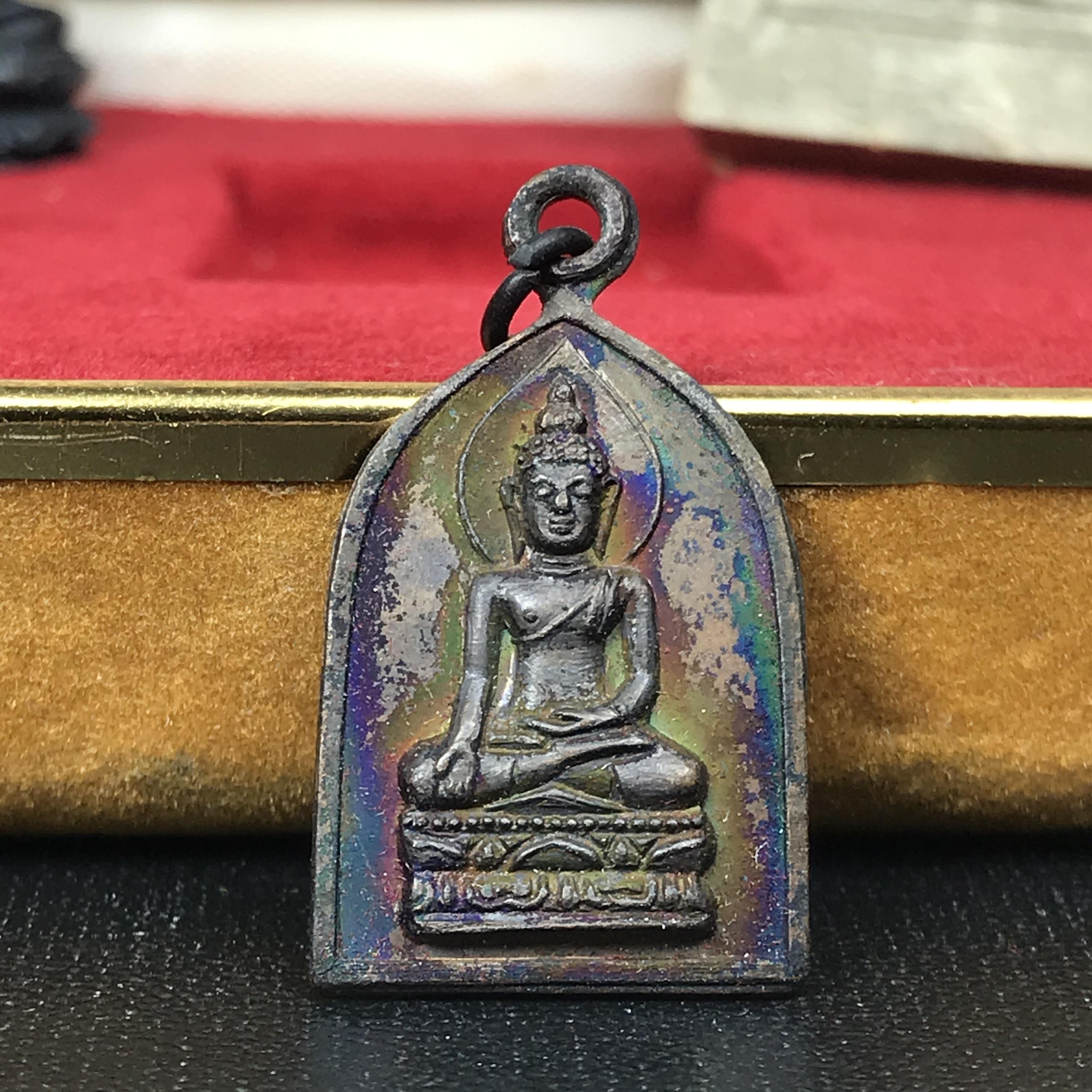 ชุดพระกริ่งไพรีพินาศ(รุ่นแรก สมเด็จพระญาณสังวร) เนื่องในพระบรมราชวโรกาสพระบาทสมเด็จพระเจ้าอยู่หัวรัชกาลที่9 เสด็จพระราชดำเนิน ในงานตัดลูกนิมิตสีมาอุโบสถ วัดเพชรวราราม จ.เพชรบูรณ์ ปี ๒๕๒๐ รุ่นเขาค้อ (ชุดกรรมการ ได้รับพระราชทาน พบเจอและหายากมากในปัจจุบัน)