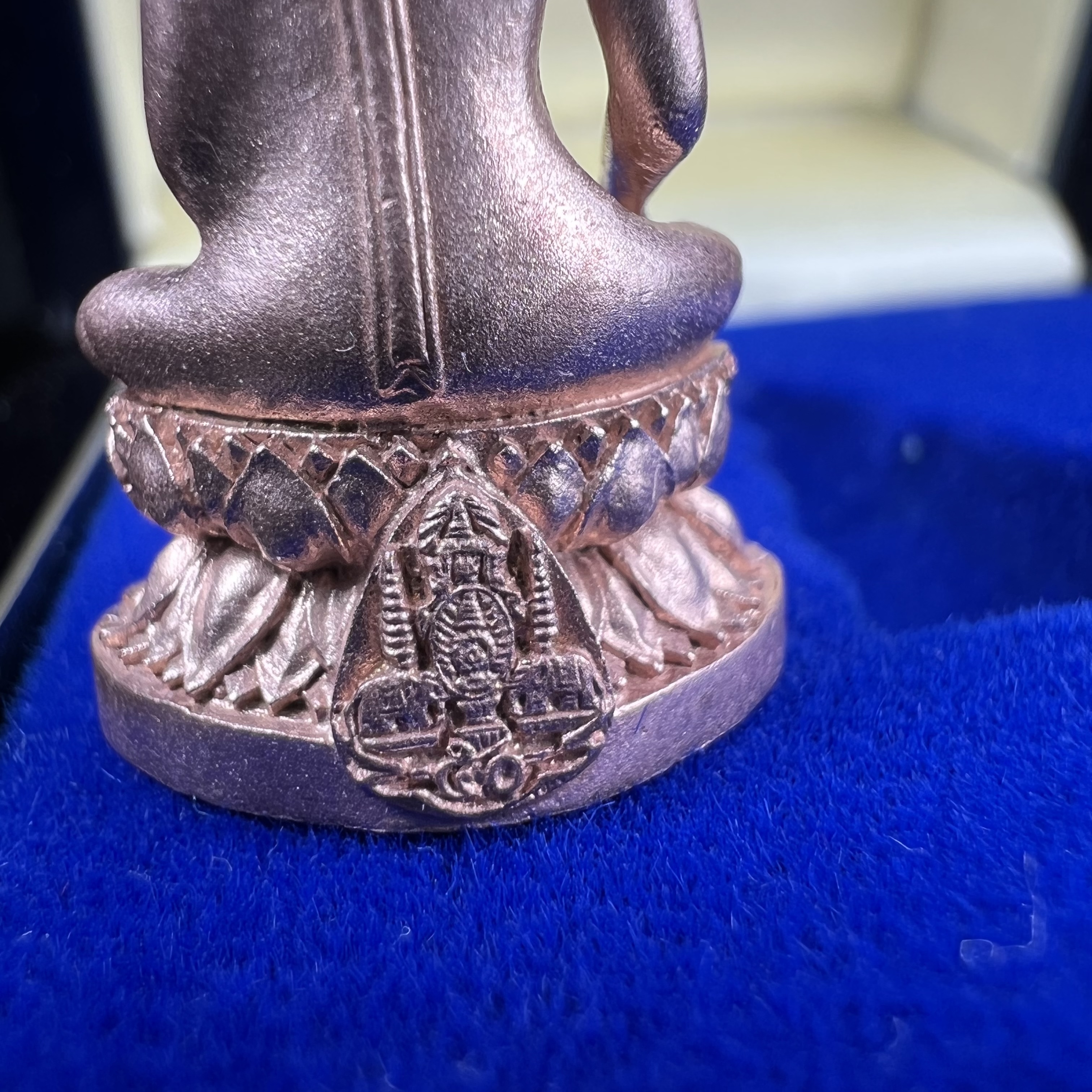 พระกริ่งพระพุทธนวราชบพิตร ครองสิริราชสมบัติครบ 50 ปี พ.ศ.2540 เนื้อนาก ชุดพระราชทาน(หายาก)