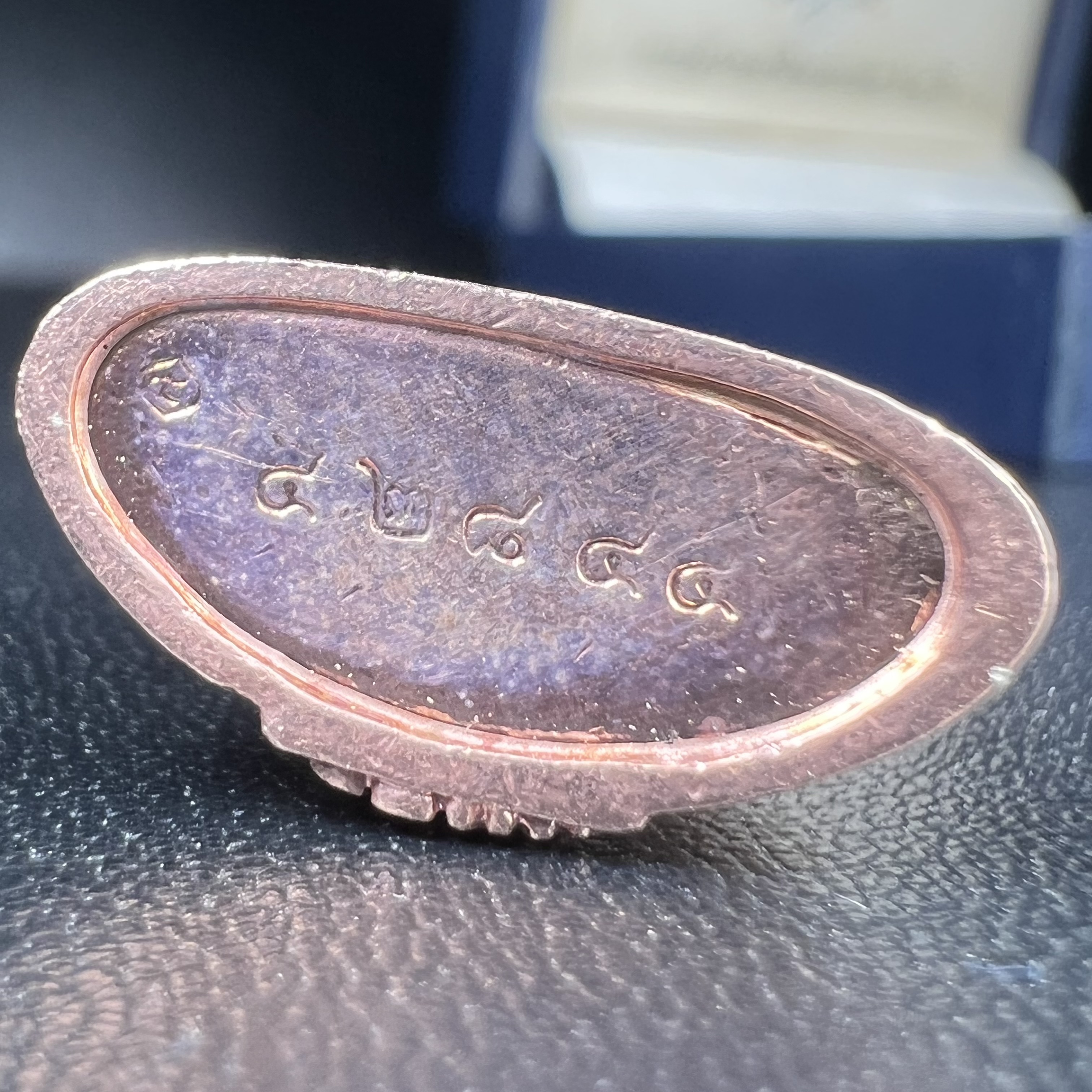 พระแก้วมรกต กรมสรรพสามิตจัดสร้างขึ้นเนื่องในโอกาสครบรอบ 64 ปีของกรมสรรพสามิต และเนื่องในวโรกาสที่พระบาทสมเด็จพระเจ้าอยู่หัวทรงครองราชย์ครบ 50 ปีในปีกาญจนาภิเษก เมื่อ พ.ศ.2539 เนื้อเงินรมดำขัดเงา(ชุบสามกษัตริย์ใหม่)พร้อมกล่องบรรจุเดิม