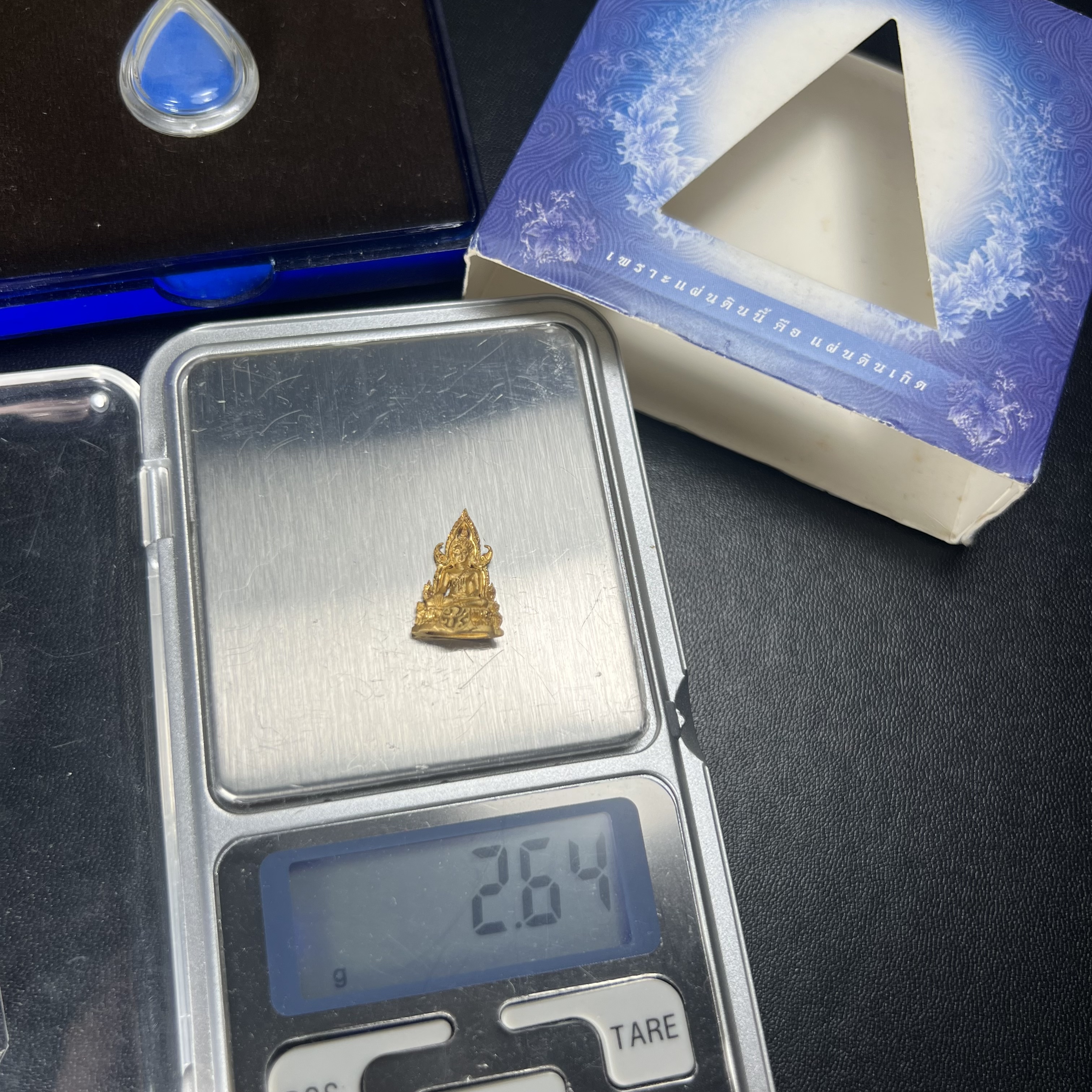 พระพุทธชินราช ภปร. โครงการ เพราะแผ่นดินนี้คือแผ่นดินเกิด ปี2551 เนื้อทองคำ 96.5%(น้ำหนัก 2.6 กรัม) ขนาดหน้าตัก1/4นิ้ว (สวยงามทรงคุณค่าหายาก)1 ใน 5000องค์