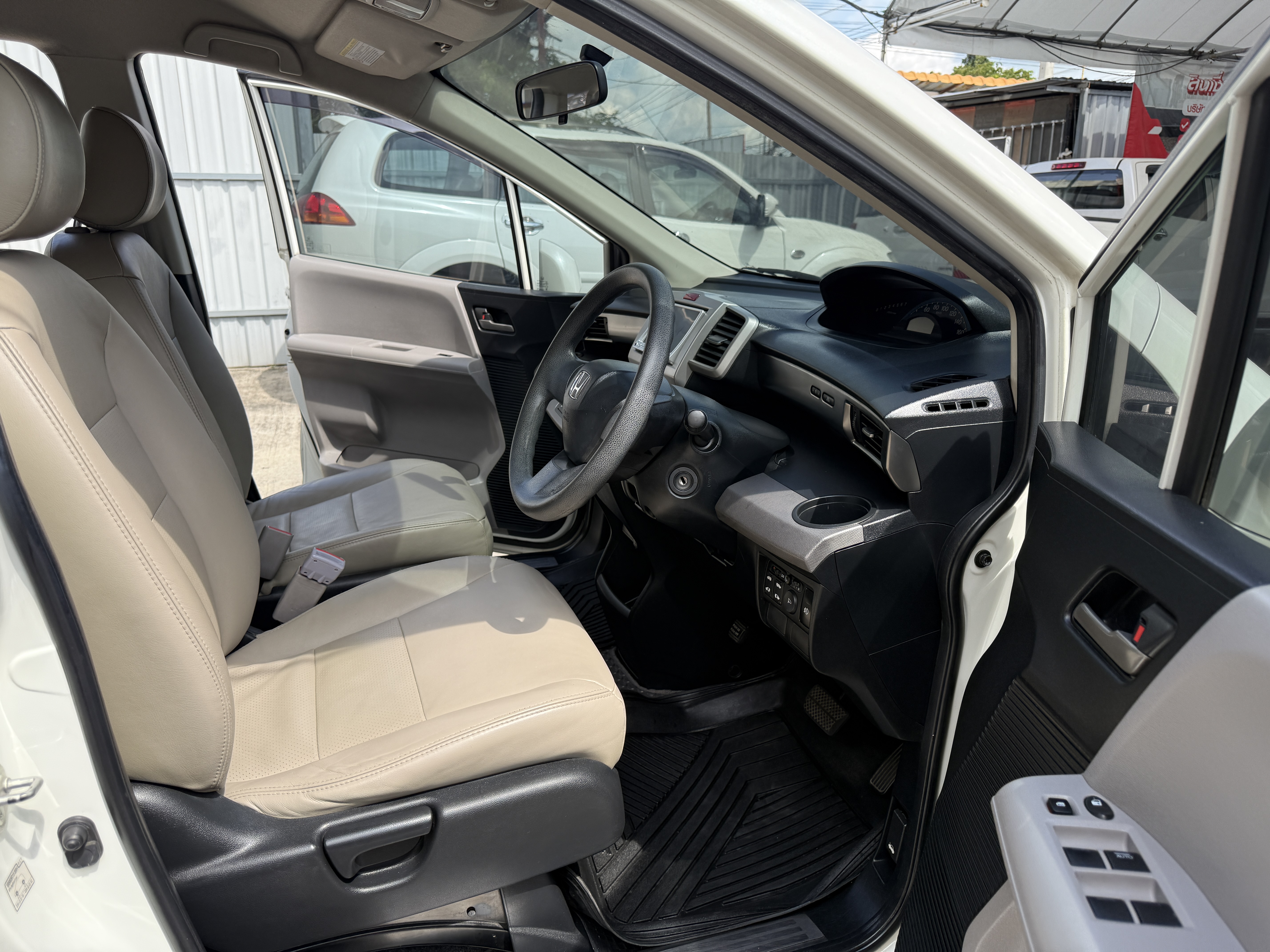 Honda Freed 1.5 E Limited At 2012 ขาวมุก