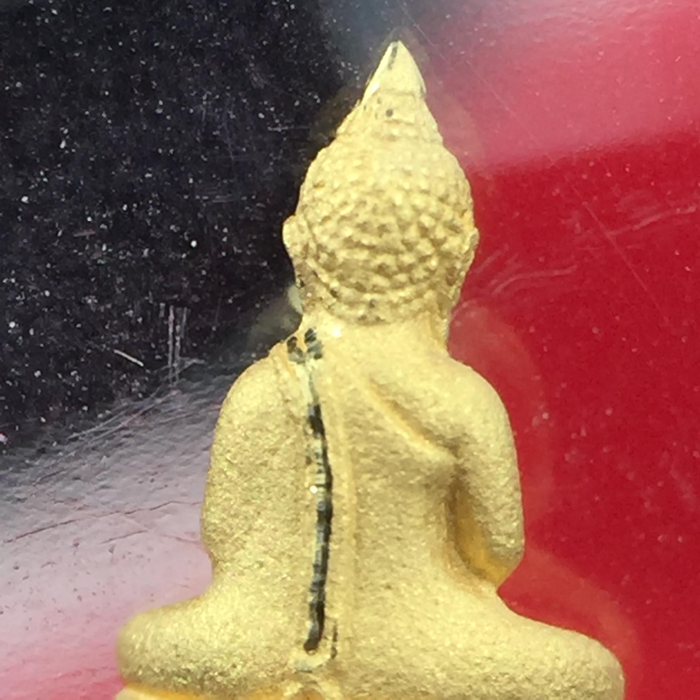 พระพุทธโสธร รุ่นอุดมโชคโภคทรัพย์ ปี 2550 เนื้อทองคำ พิมพ์จิ๋ว วัดโสธรวรารามวรวิหาร จ.ฉะเชิงเทรา (สภาพ สวย ซีนซองเดิม กล่องบบรรจุเดิมครบสมบูรณ์)