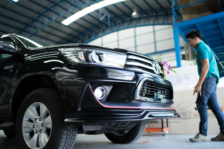 Toyota Revo Access body kits by Amotriz