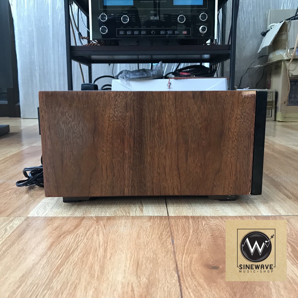 Integrated Amp ยี่ห้อ Sansui รุ่น AU-777 กล่องไม้ (Made in Japan) ไฟ 220Volts