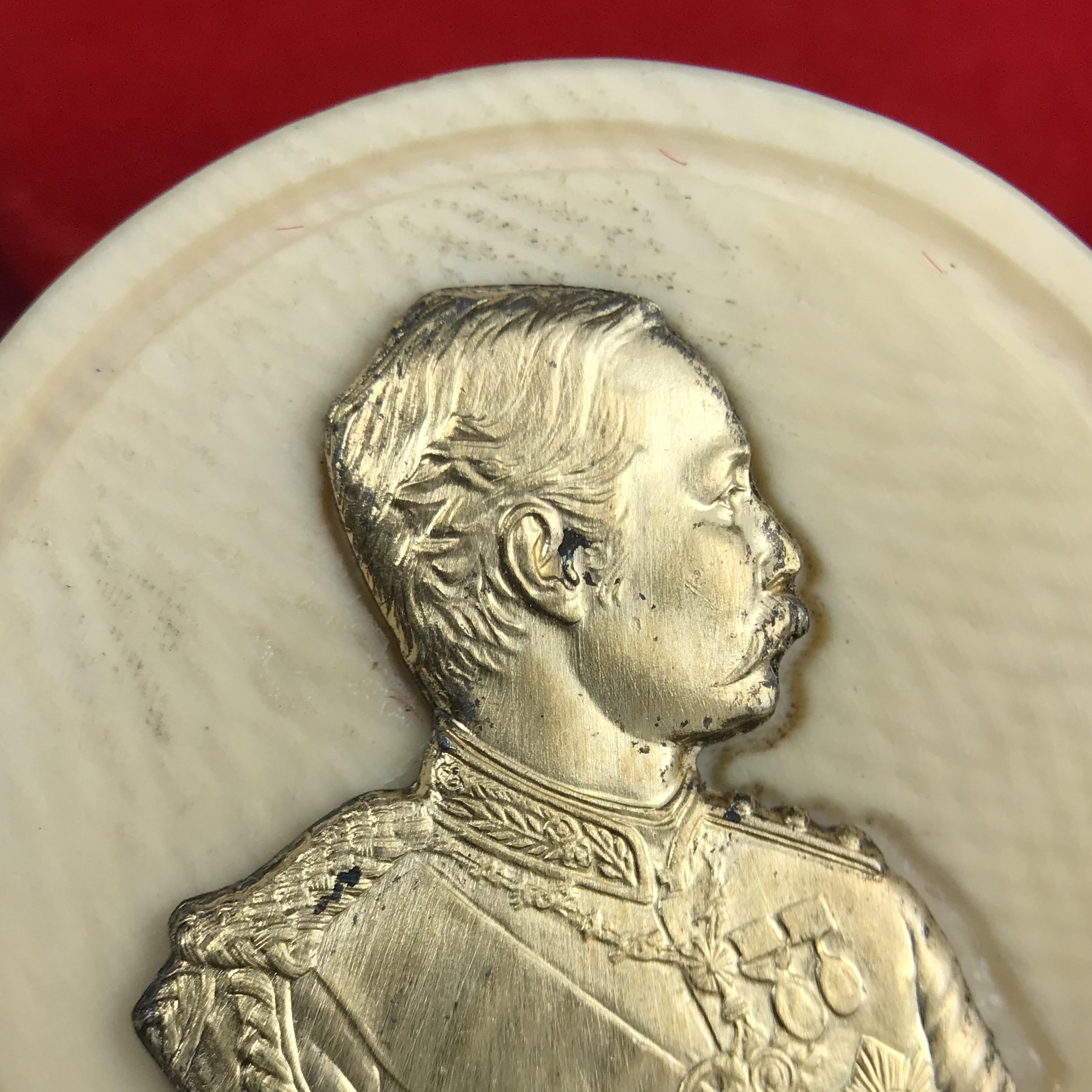 เหรียญรัชกาลที่ 5 คชสารหมื่นปี หลวงพ่ออุตตมะ วัดวังก์วิเวการาม ปี 2540 พิมพ์ใหญ่ขนาด 3.0 ซม. หน้ากากทองคำบริสุทธิ์ 99.99% (ผิวสวยเดิม)พร้อมกล่องบรรจุเดิมครบ(ควรคู่ผู้รู้คุณค่า ด้วยวัตถุมงคล เสริมบุญญาบารมี)