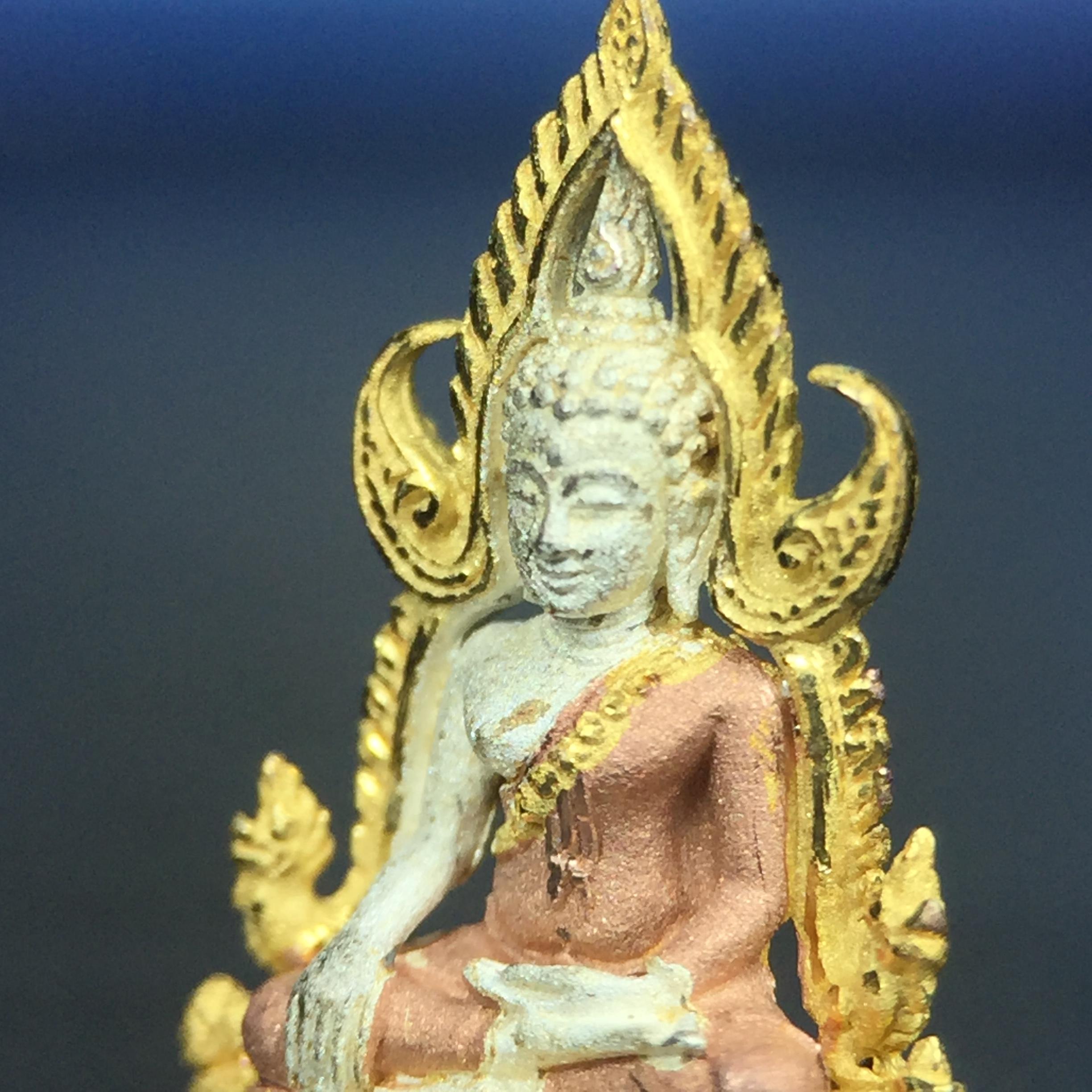 พระพุทธชินราช ภปร. โครงการ เพราะแผ่นดินนี้คือแผ่นดินเกิด เนื้อเงินชุบสามกษัตริย์ ปี2551 ขนาดหน้าตัก1/4นิ้ว (สวยงามหายาก)