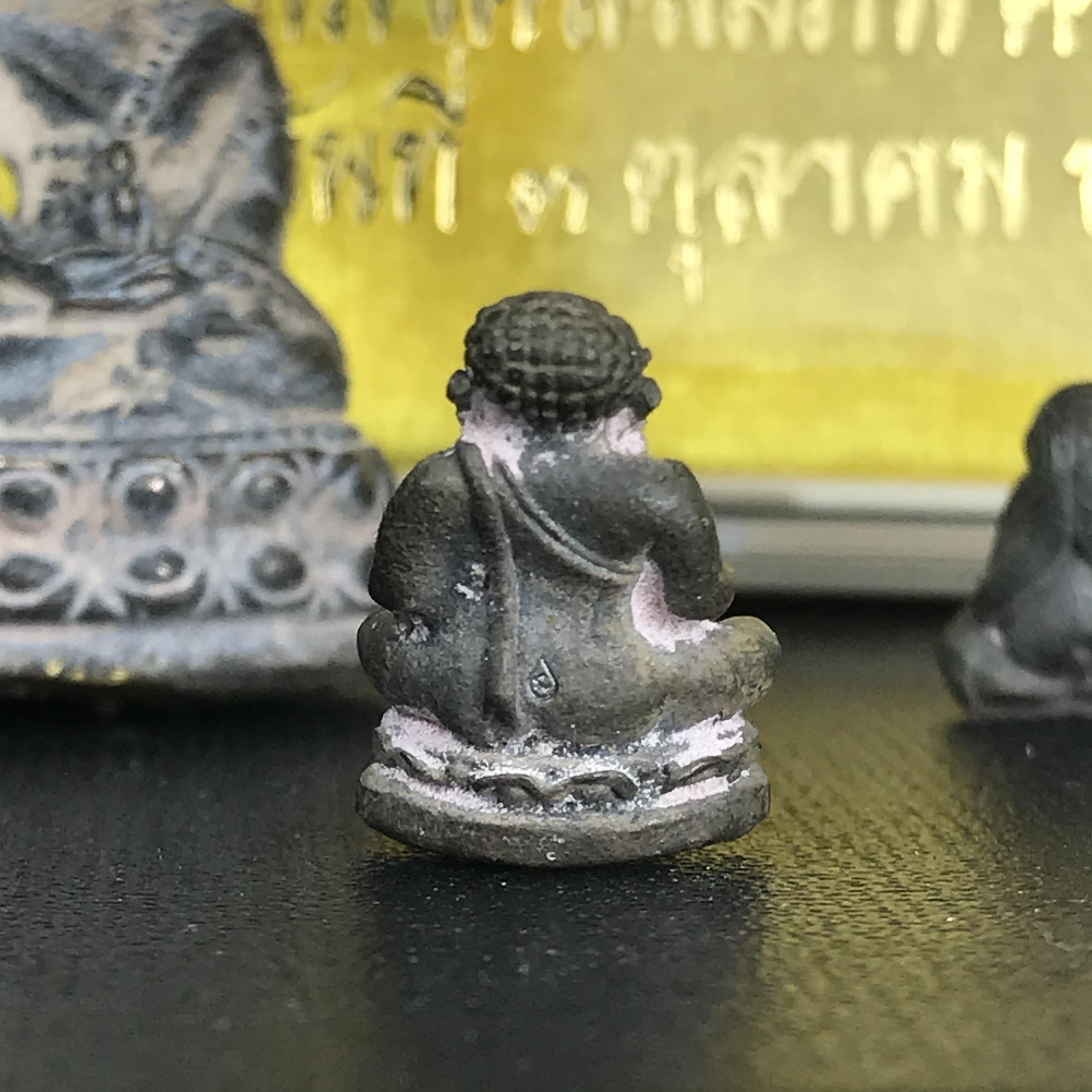 พระกริ่งชินบัญชรฉลองพระชันษา 100 ปี สมเด็จพระญาณสังวร วัดบวรนิเวศวิหาร ปี 2556 ชุดนำฤกษ์เนื้อนวโลหะแก่ทองคำ ก้นอุดผงสมเด็จพระสังฆราช (1 ใน 356 ชุด) พิธีใหญ่ มวลสารเด่น นิยมและหายากมากในปัจจุบัน