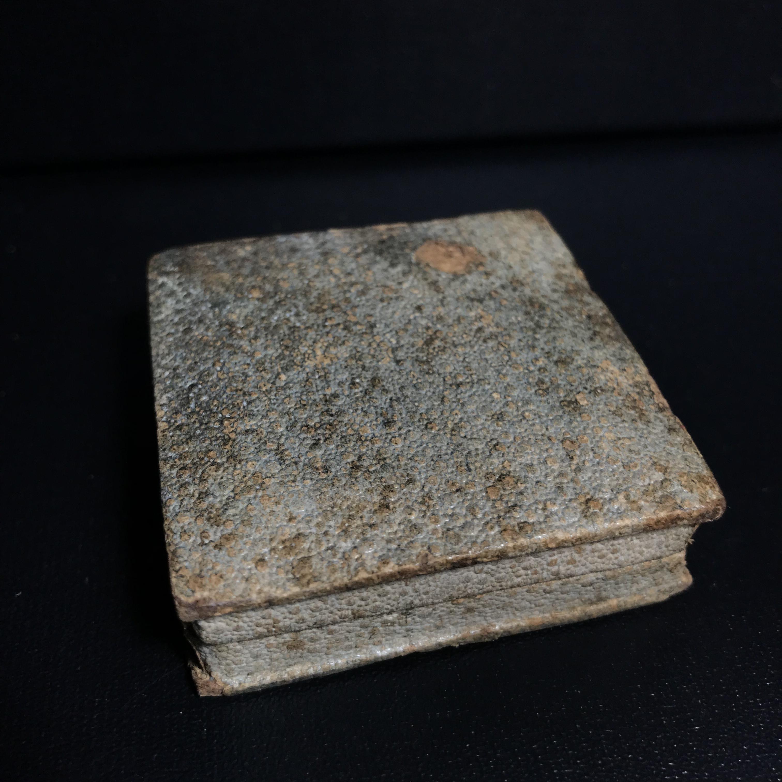 เหรียญในมหามงคลสมัยพระราชพิธีบรมราชาภิเษก พุทธศักราช 2493(พระราชทานพระสงฆ์ที่รวมพิธี)พร้อมกล่องบรรจุเดิม