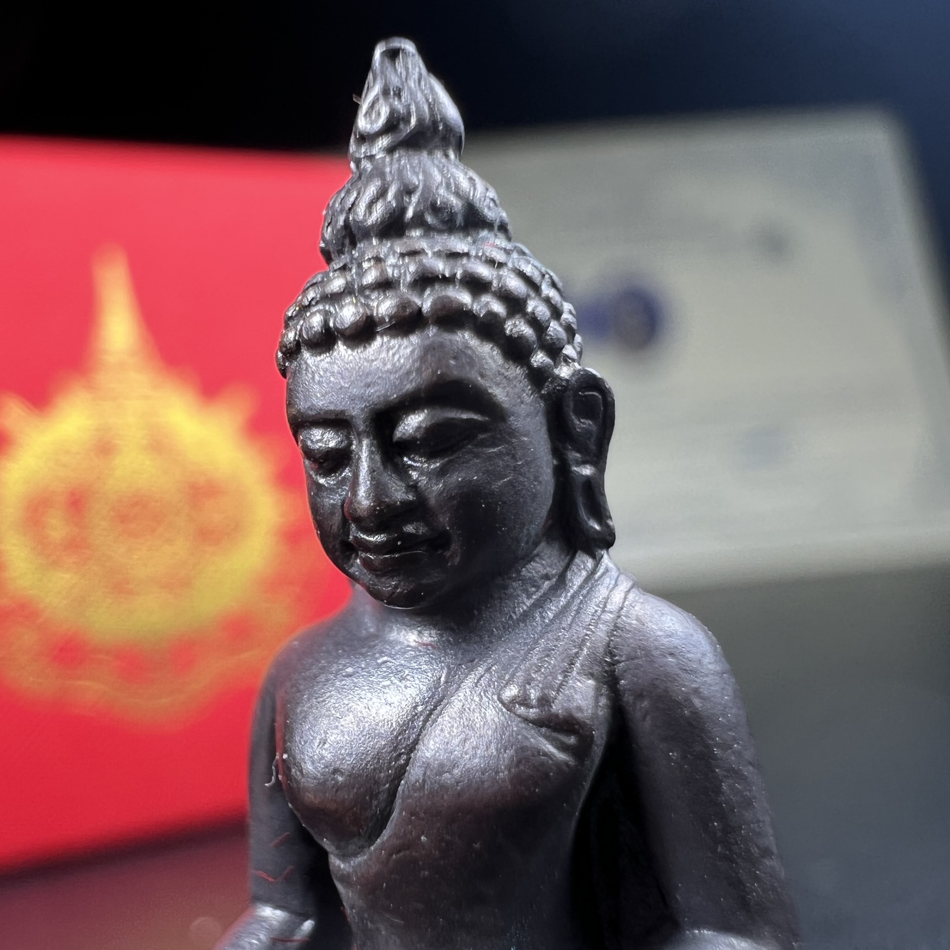 พระกริ่งไพรีพินาศ เฉลิมพระเกียรติ พระบาทสมเด็จพระเจ้าอยู่หัวรัชกาลที่9 พระชนมพรรษา 6 รอบ ปี2542 เนื้อนวโลหะผสมทองคำ(บรรจุเหล็กไหล)ดีนอก-ดีใน***องค์นี้สภาพสวยครบสมบูรณ์ มาพร้อมกล่องเดิมและใบรับรองจากผู้จัดสร้างแบบนี้หายากมาก***