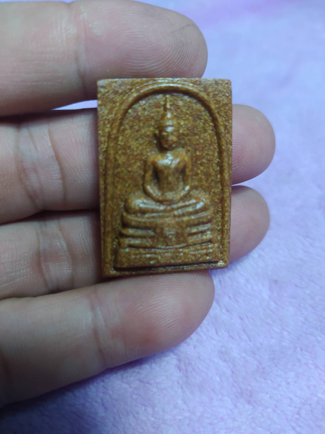 พระผงกระเบื้องหลังคาโบสถ์ (หลวงพ่อโสธร) วัดโสธรวรารามวรวิหาร