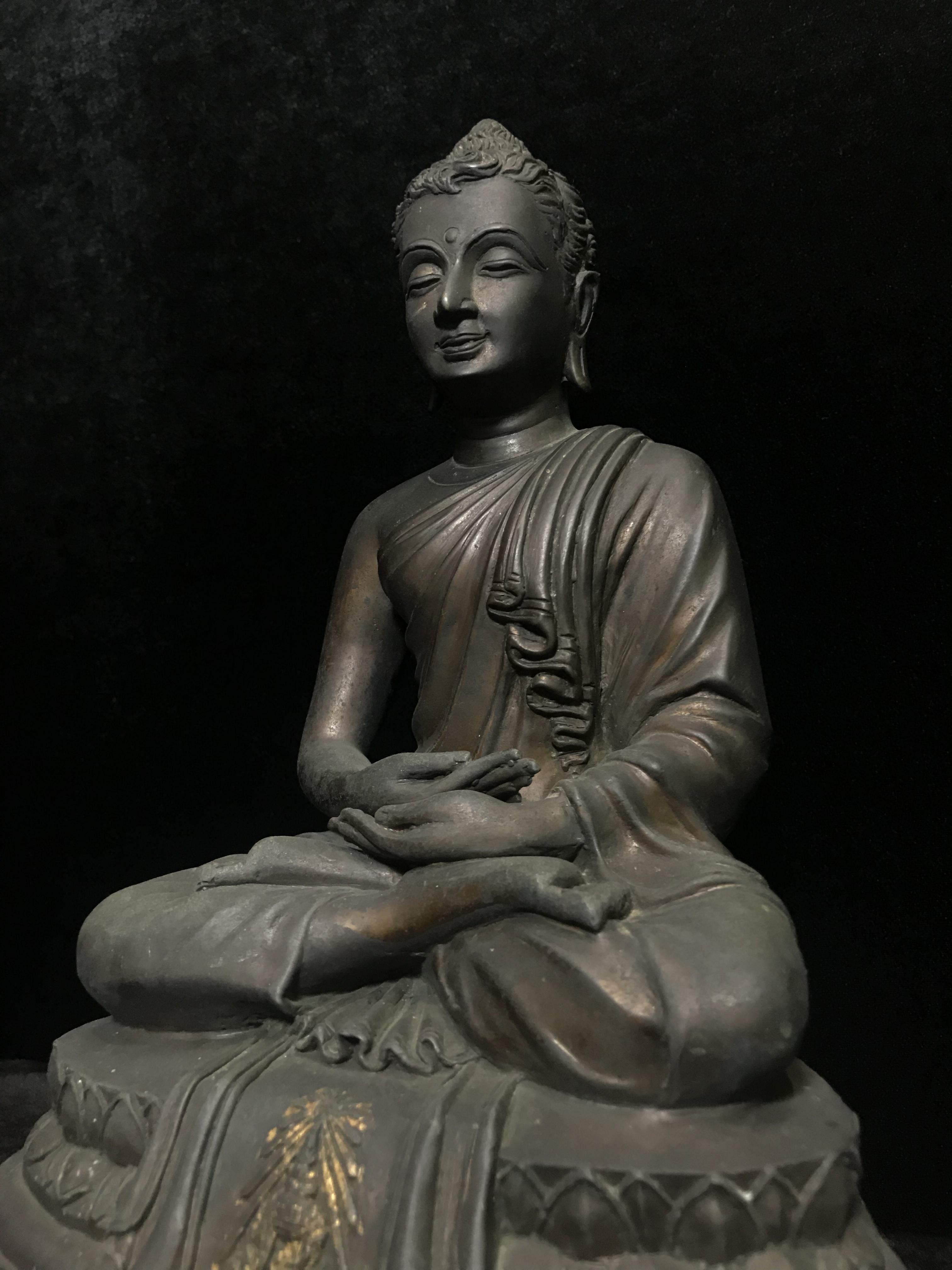 พระพุทธสิทธัตถศาสดา 100 ปี กรมบัญชีกลาง พ.ศ. 2533(รุ่นแรก) เนื้อโลหะสำริด รมมันปู หน้าตัก 5.9 นิ้ว (พิธีใหญ่ ศิลป์สวย หายาก)