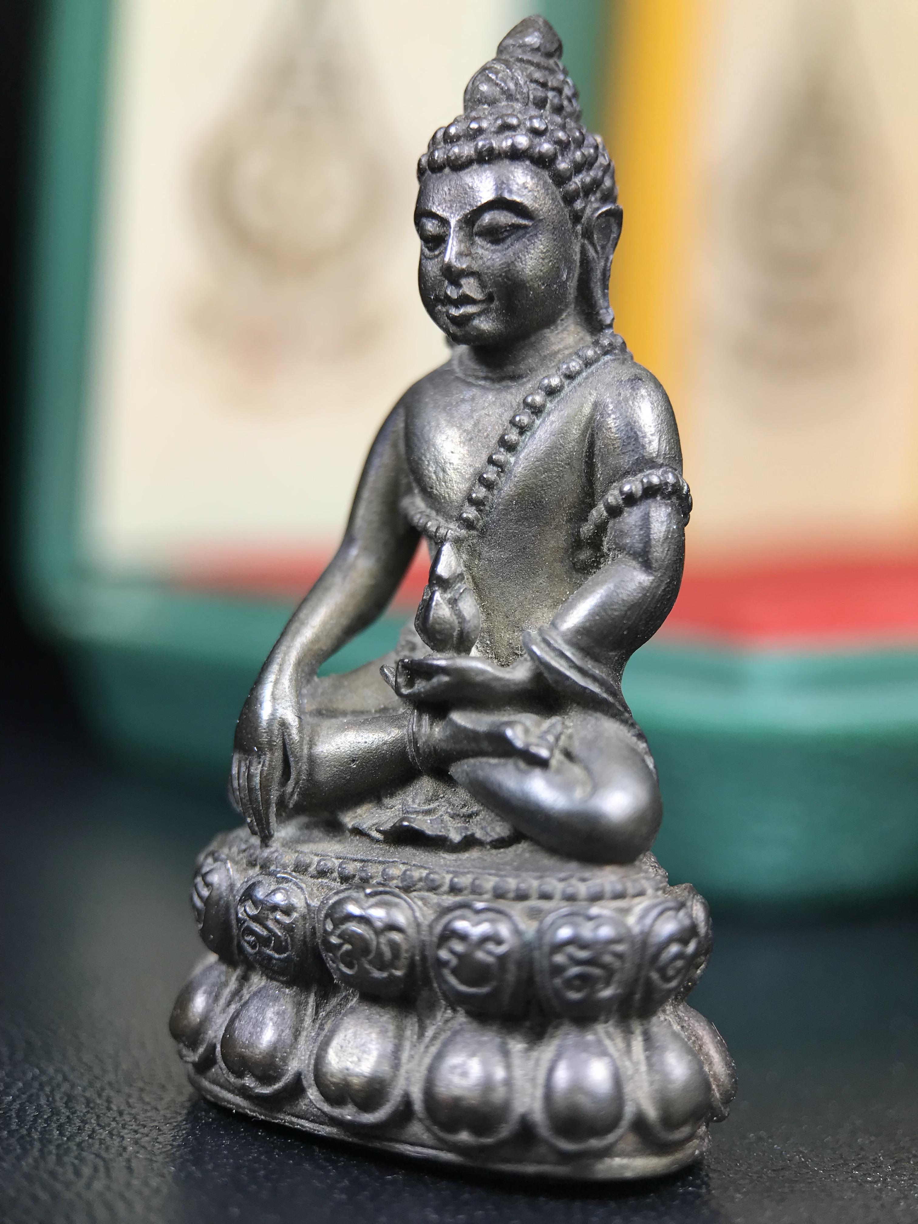 พระกริ่ง-พระชัยวัฒยน์วาสนาสมเด็จพระสังฆราช(วาสน์)วัดราชบพิธฯปี2531 เนื้อนวโลหะ สร้างเป็นที่ระลึกในคราวที่สมเด็จพระอริยวงศาคตญาณ สมเด็จพระสังฆราช(วาสน์ วาสโน)มีพระชนมายุครบ90พรรษา(ในหลวง ร.9 เสด็จในพิธี)งานแกะแม่พิมพ์โดย นายช่างเกษม มงคลเจริญ)(1ใน1991องค์)