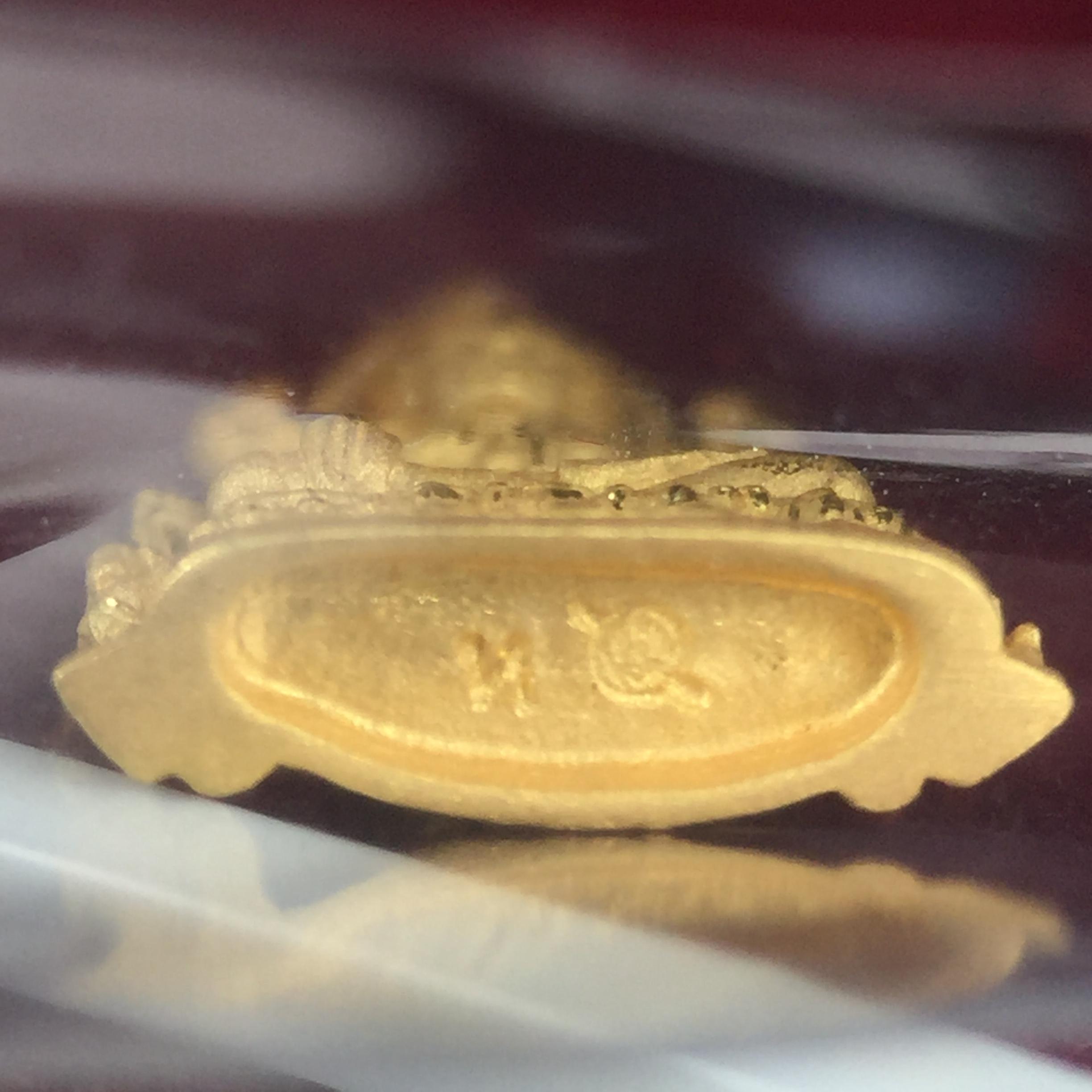 พระพุทธชินราช รุ่น ประวัติศาสตร์ มูลนิธิเพื่อตำรวจไทยจัดสร้าง ปี 2562 เนื้อทองคำขัดเงา พิมพ์ลอยองค์จิ๋ว(ขนาดสูง 1.5 ซม.) (สภาพ สวย ซีนซองเดิม กล่องบรรจุเดิมครบสมบูรณ์)