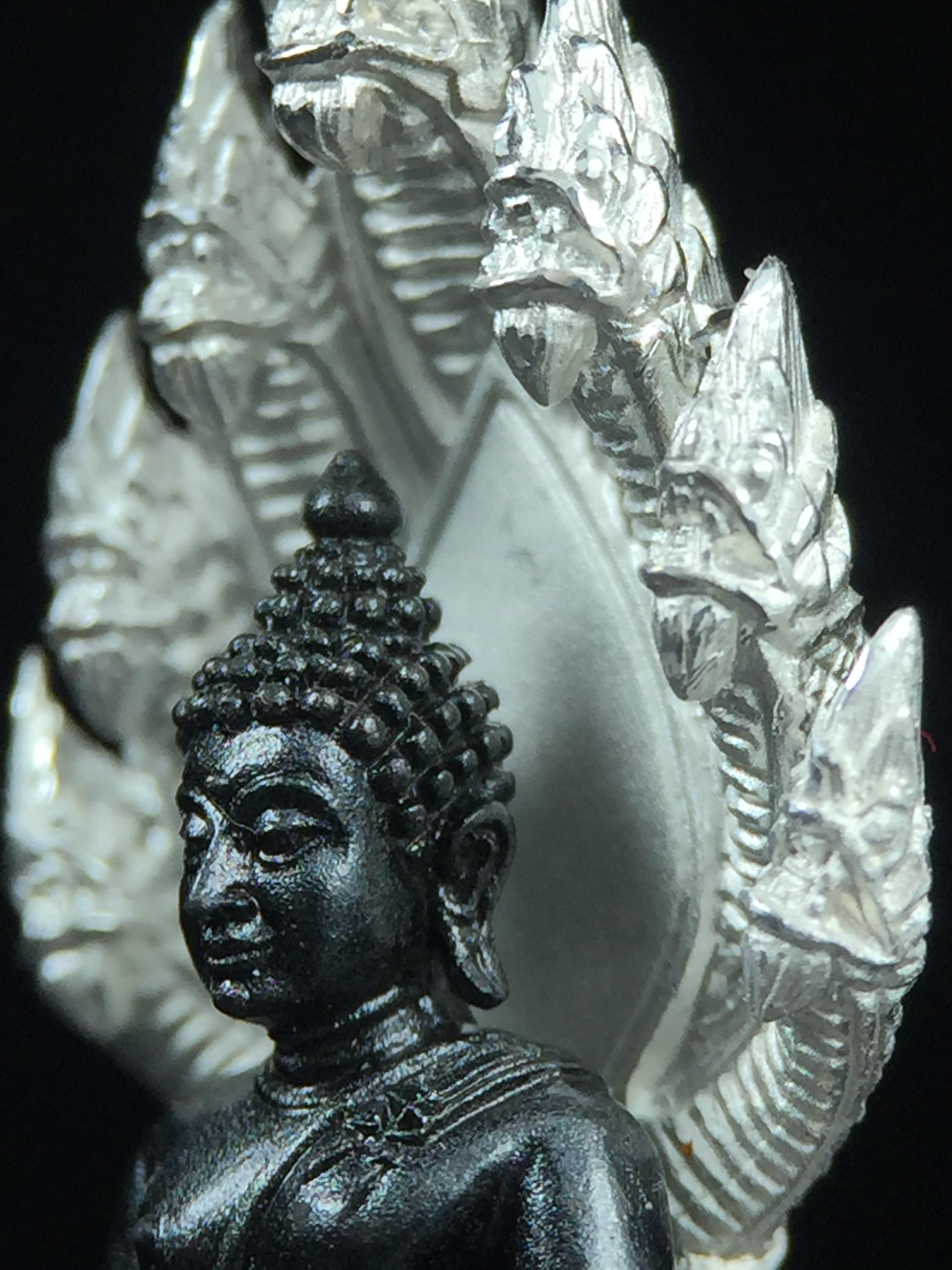 พระนาคปรก สธ. รุ่นสร้างพระอุโบสถเฉลิมพระเกียรติ 4 รอบ 84 พรรษา สมเด็จพระเทพรัตนราชสุดาฯ วัดบวรนิเวศวิหาร ปี 2543 พิมพ์ใหญ่ องค์พระเนื้อนวโลหะ ฐานนาคปรกเนื้อเงิน(สภาพ สวย )พิธีใหญ่ พุทธศิลป์งดงาม หายาก(องค์หมายเลขสวย ๘๓๕) (1 ใน 1999 องค์)