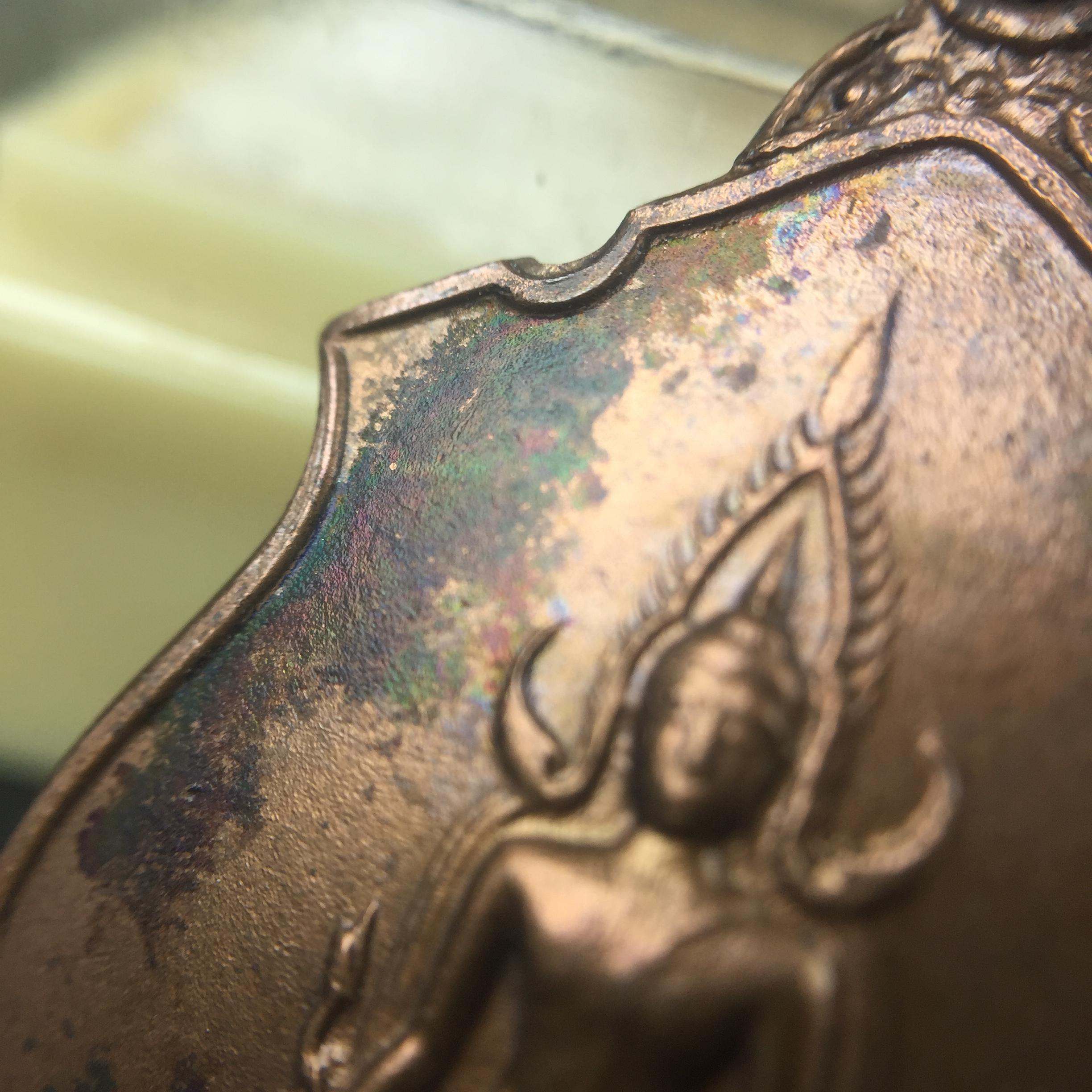 เหรียญในหลวงทรงผนวช-พระพุทธชินราช กองทัพภาคที่3จัดสร้าง ปี2517 เนื้อนวโลหะกล่องเดิม(สภาพคัดสวย)(หายาก)(ในหลวง ร.9 เสด็จในพิธี)(1ใน5000เหรียญ))