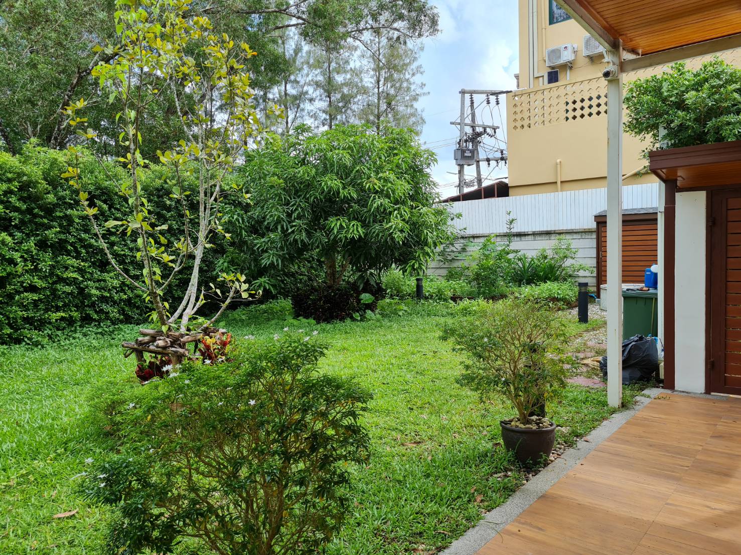 For Rent : 2Story beautiful house with big yard 3 bedroom