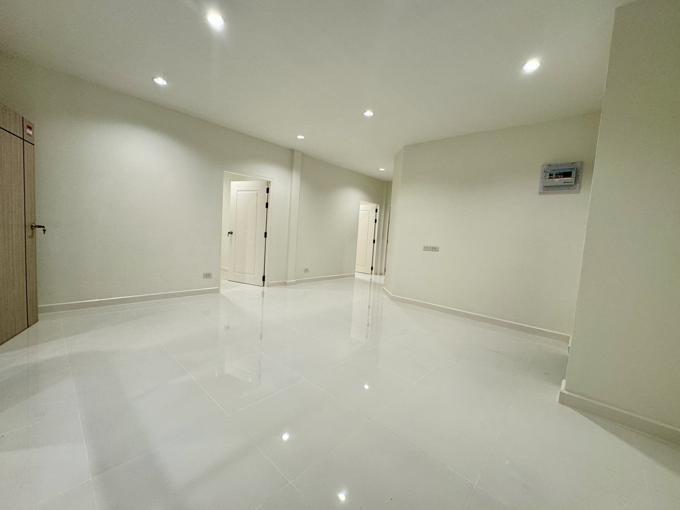 For Sale : Bypass, One-story semi-detached house, 3 Bedrooms 2 Bathrooms