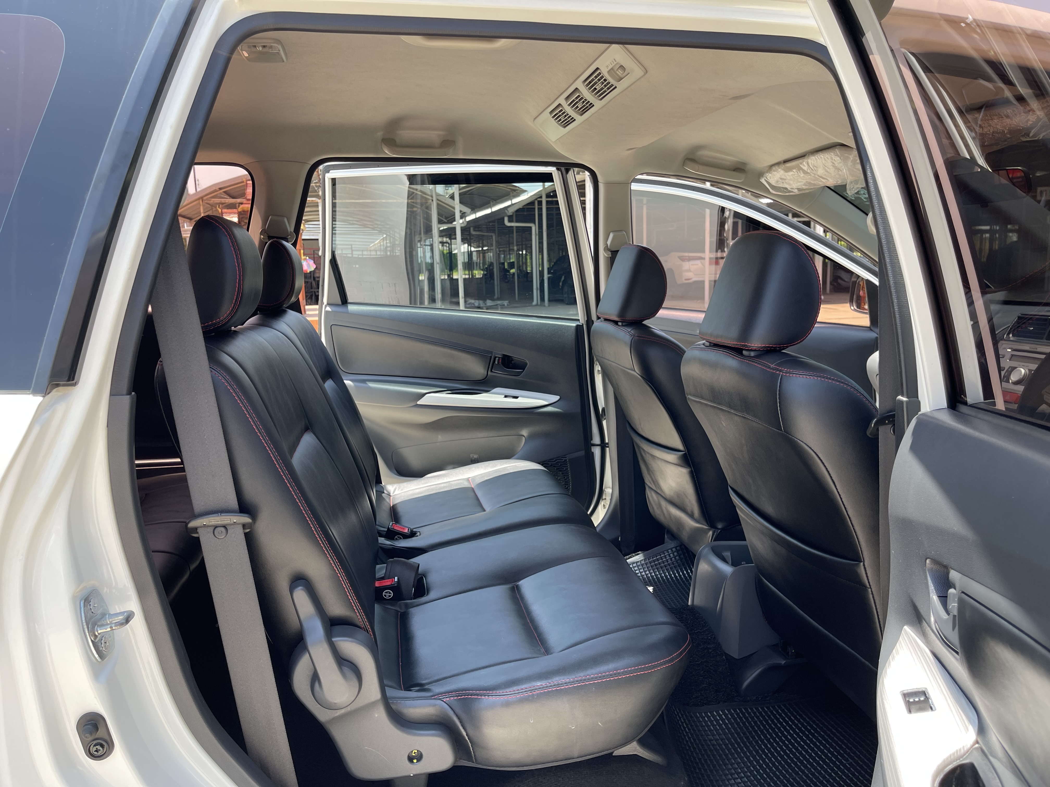 Toyota Avanza 1.5 S At 2013 ขาว