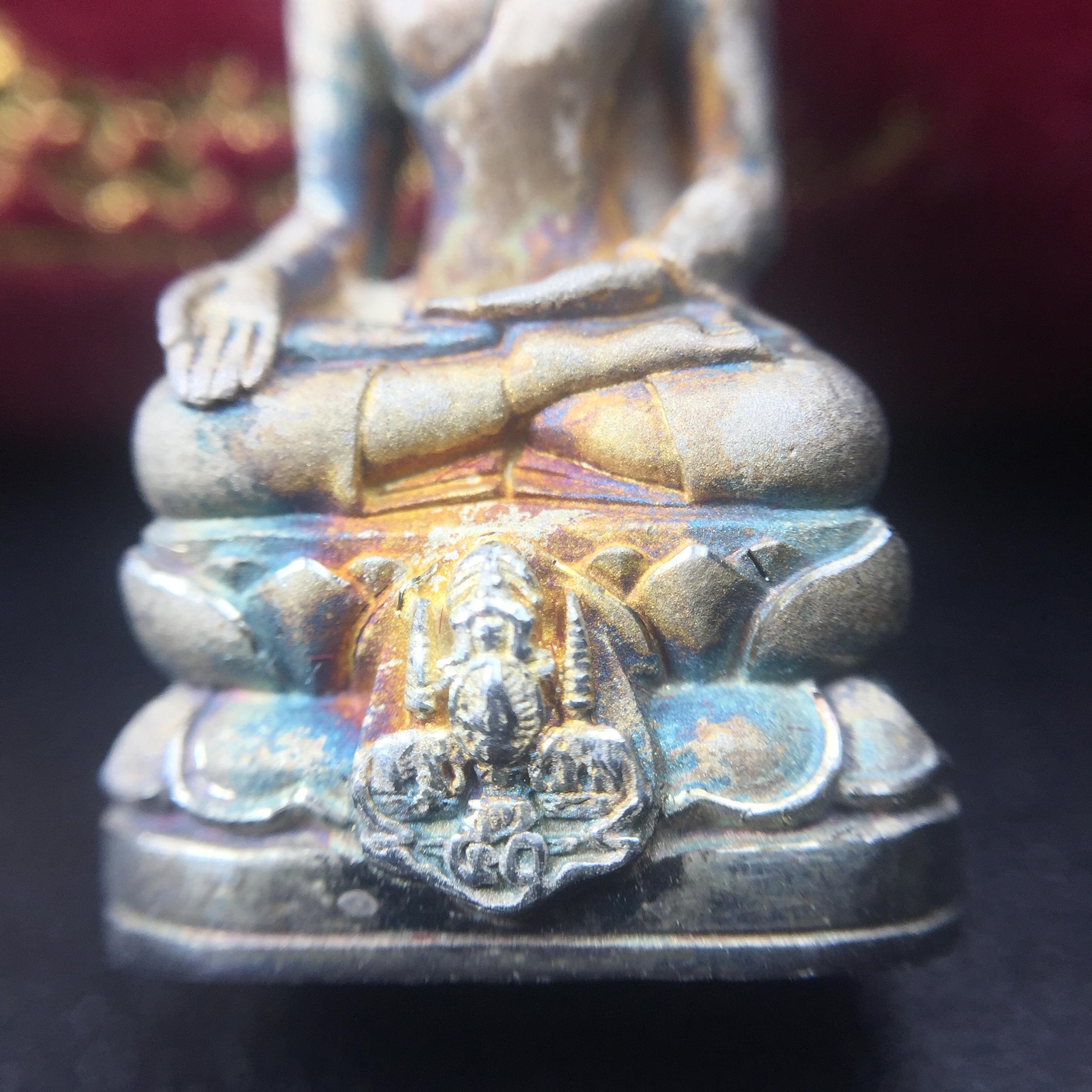 พระกริ่งไพรีพินาศ ตรากาญจนาภิเษก วัดบวรนิเวศวิหาร ที่ระลึกในหลวงรัชกาลที่9 ครองสิริราชสมบัติครบ 50 ปี เนื้อเงิน(สภาพผิวเดิม ขึ้นสีรุ้งธรรมชาติ สวยแบบนิยม)พร้อมกล่องบรรจุเดิม หมายเลข 5493