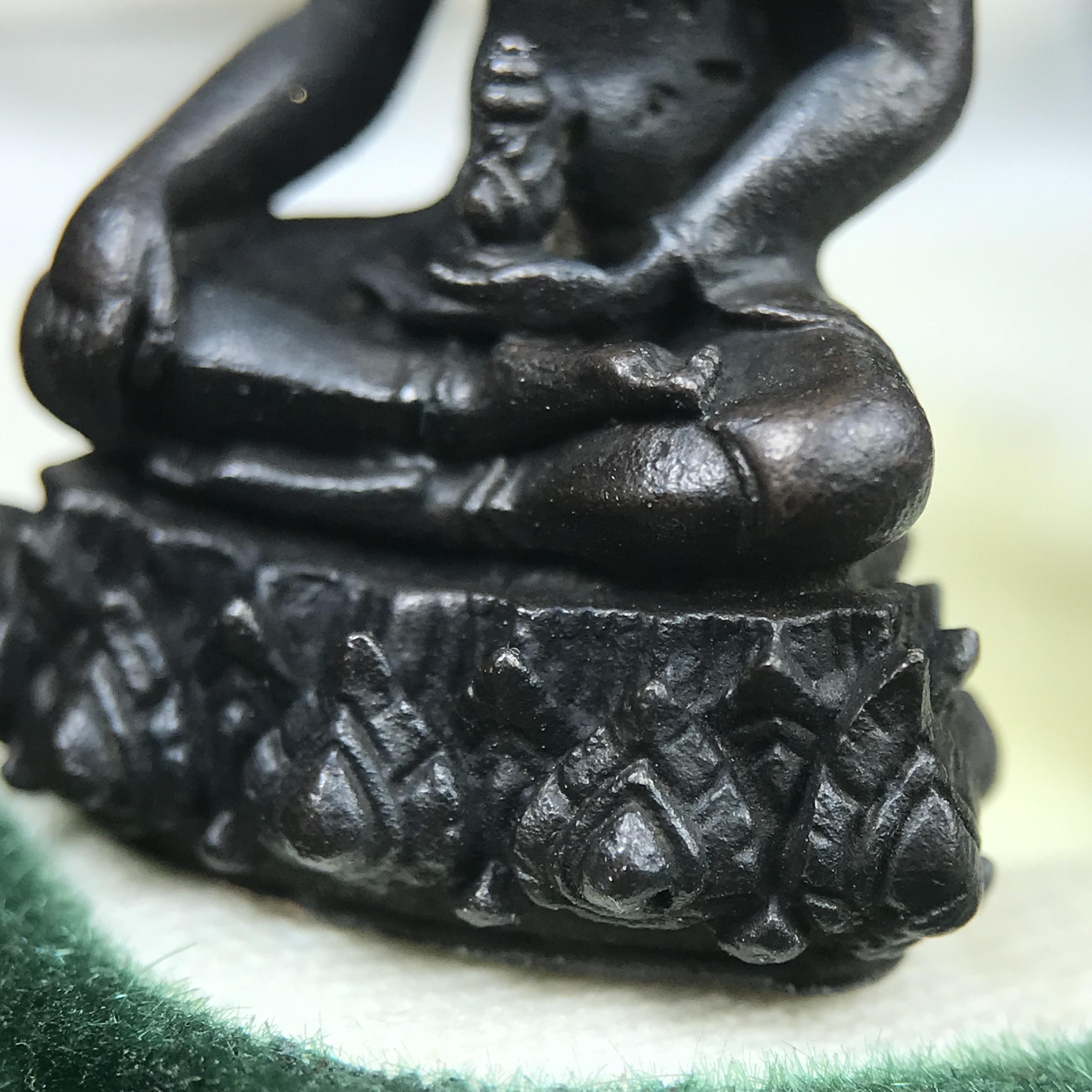 พระกริ่งวาสนา(รุ่นแรก) 80 พรรษา สมเด็จพระสังฆราช (วาสน์) วัดราชบพิธฯ ปี2521 เนื้อนวโลหะ(ตอกโค๊ตพระปิดตา) โดยมีหลวงปู่โต๊ะ วัดประดู่ฉิมพลีร่วมปลุกเสก พร้อมกล่องบรรจุเดิม(รุ่นแรก คอตั้งตรงได้สัดส่วน หายาก)