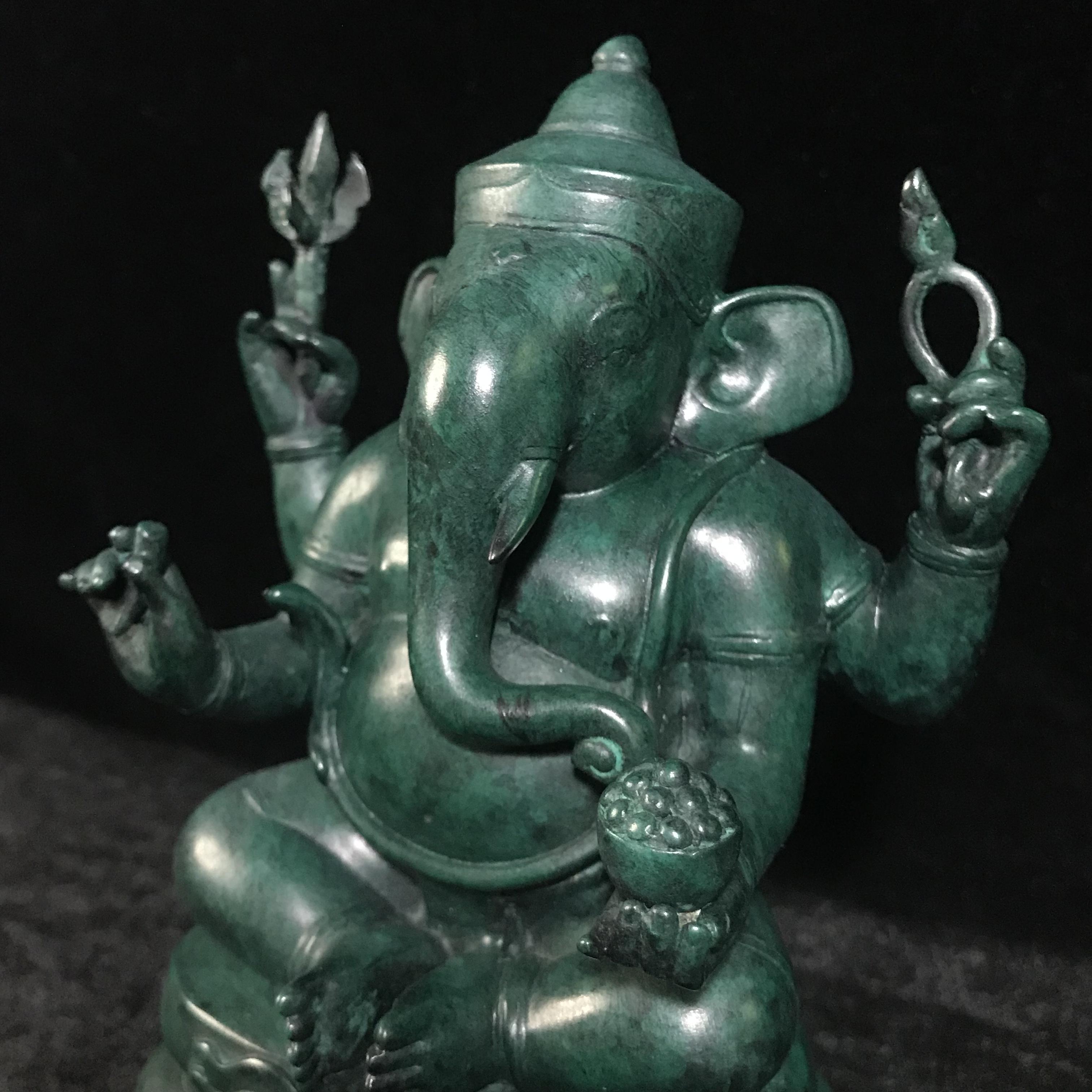 พระพิฆเนศวร 65 ปี คณะจิตรกรรม มหาวิทยาลัยศิลปากร ปี2551 ลอยองค์เนื้อสำริดขนาดหน้าตัก 3 นิ้ว(เนื้อสำริดเขียวพลาติน่า)