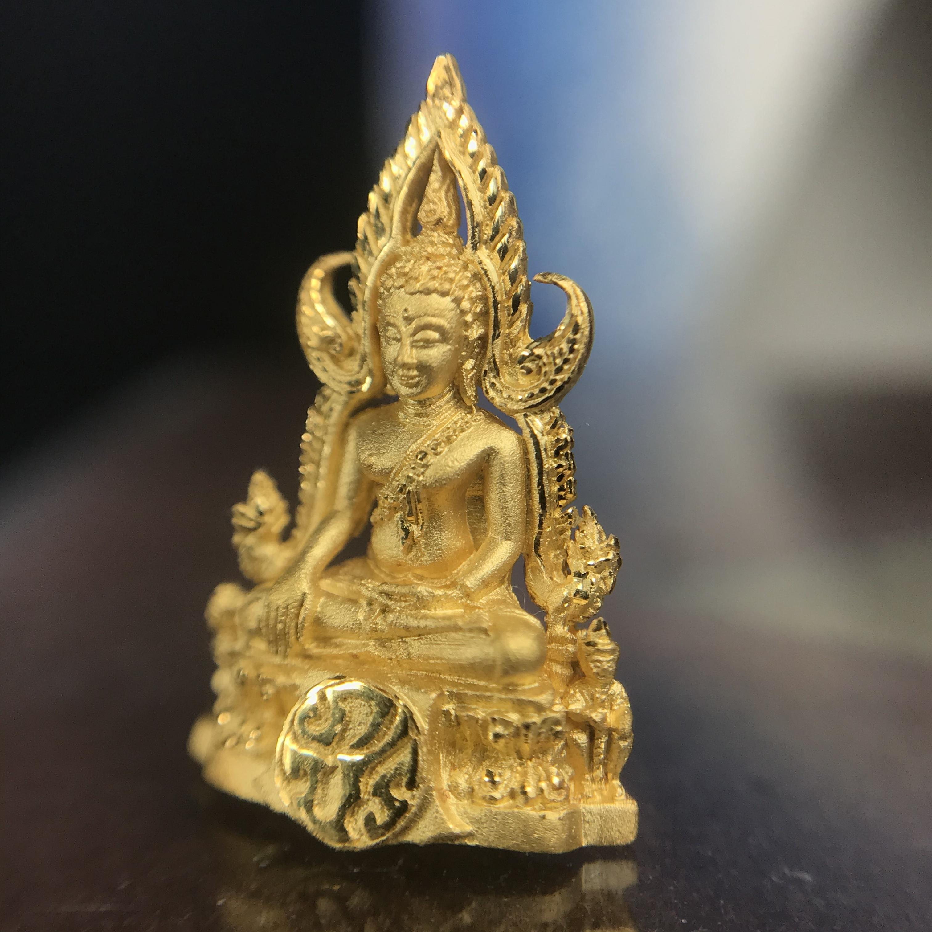 พระพุทธชินราช ภปร. โครงการ เพราะแผ่นดินนี้คือแผ่นดินเกิด ปี2551 เนื้อทองคำ 96.5%(น้ำหนัก 2.6 กรัม) ขนาดหน้าตัก1/4นิ้ว (สวยงามทรงคุณค่าหายาก)1 ใน 5000องค์