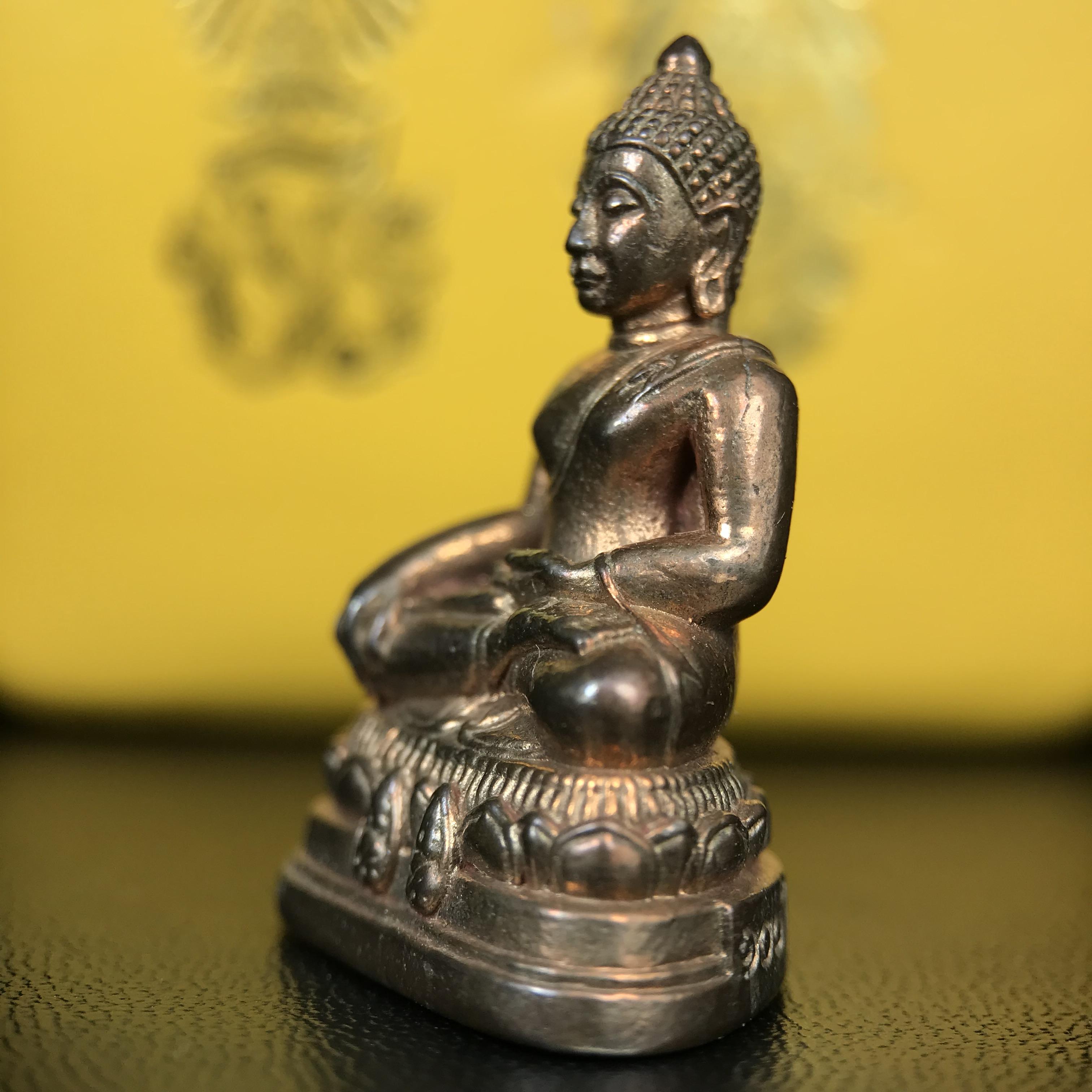 พระกริ่งพระพุทธนรสีห์ จปร.+ภปร. ครบรอบ 100 ปี ธนาคารไทยพาณิชย์ ปี 2550 พระกริ่งเนื้อนวโลหะพิเศษ(หล่อในพิธีเททอง)(หายาก)(พุทธศิลป์งดงาม)ด้านหน้าฐานประดับด้วยตราสัญลักษณ์ "จปร" และ "ภปร" (องค์เทหล่อในพิธีสร้างน้อย หายากมาก)1 ใน 1000 องค์