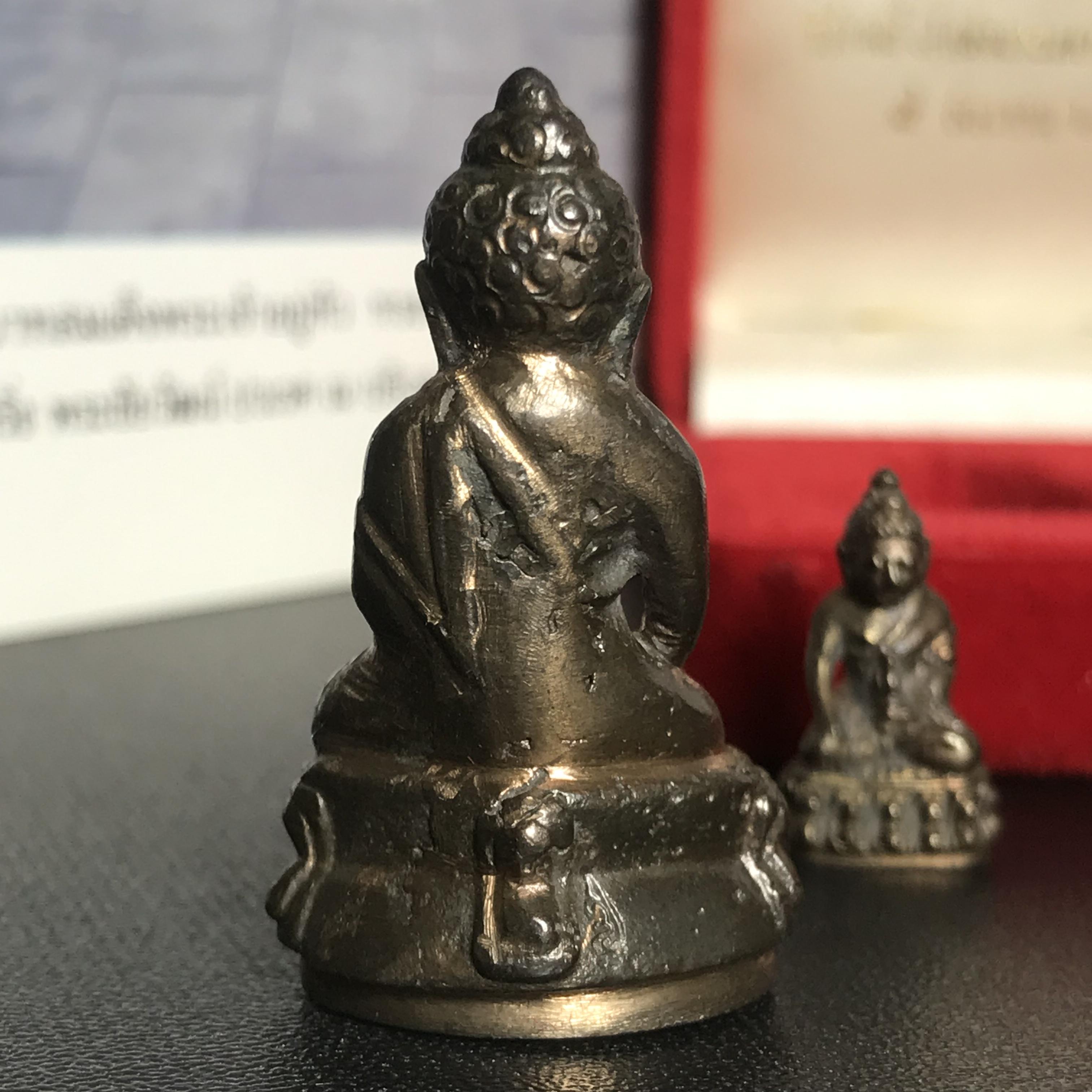 พระกริ่ง-พระชัยวัฒน์ ปวเรศ ปี2530 วัดบวรนิเวศราชวรวิหาร(ในหลวง ร.9 เสด็จเททอง)(บรรจุเส้นเกศาในหลวงรัชกาลที่9)พร้อมสูจิบัตรเดิมตอนจัดสร้าง