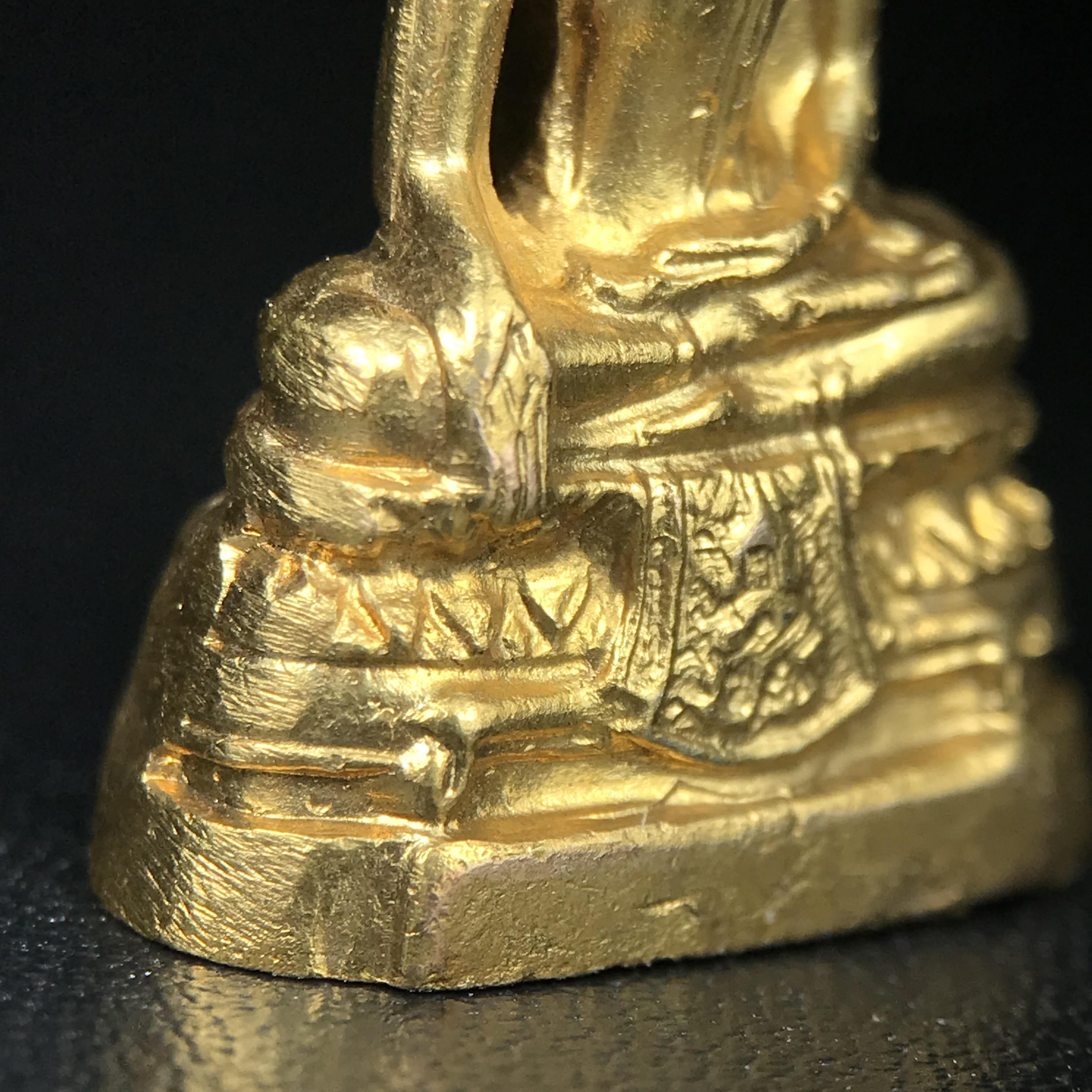 พระกริ่ง ภปร.(รุ่นแรก) วัดบวรนิเวศวิหาร พ.ศ.2508 กะไหล่ทองเดิม(กรรมการ)พิมพ์นิยม(หูยาว)(ก้นตะไบหยาบ)สภาพคัดสวยเดิม(ในหลวงรัชกาลที่9ทรงเสด็จเททอง)พบเจอน้อยหายาก