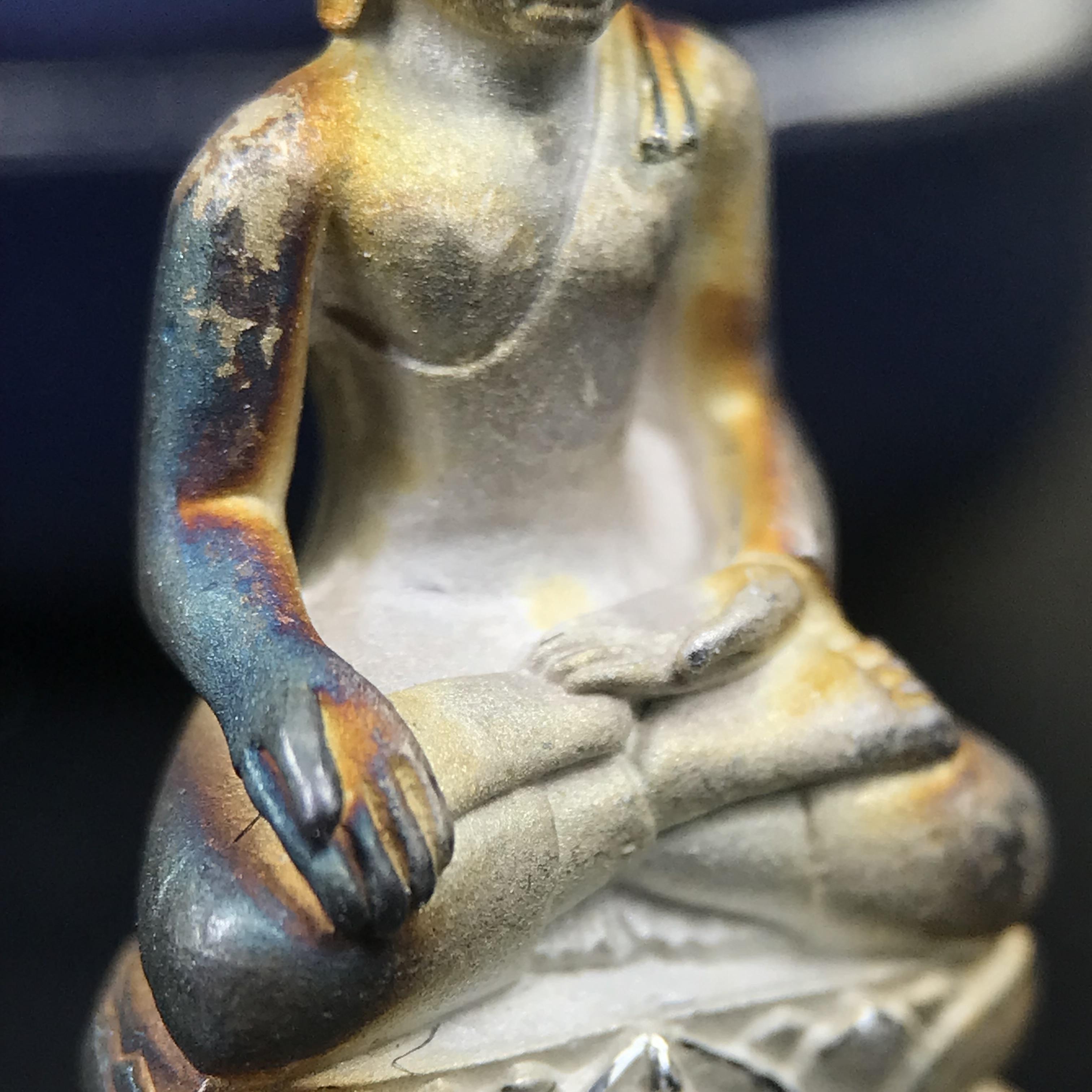 พระกริ่งไพรีพินาศ ญสส.มูลนิธิพิทักษ์ดวงตาประชาชน ฉลองศิริราชสมบัติครองราชย์ 50 ปี รัชกาลที่ 9 เนื้อเงินบริสุทธิ์ 99.9% (เนื้อเงินผิวเดิมติดรุ้งๆสวยเดิม)ขนาดสูง 2.8 ซม. พร้อมกล่องบรรจุเดิมและการ์ดใบรับรองเดิมครบสมบูรณ์(องค์หมายเลข ๒๓๒๗)