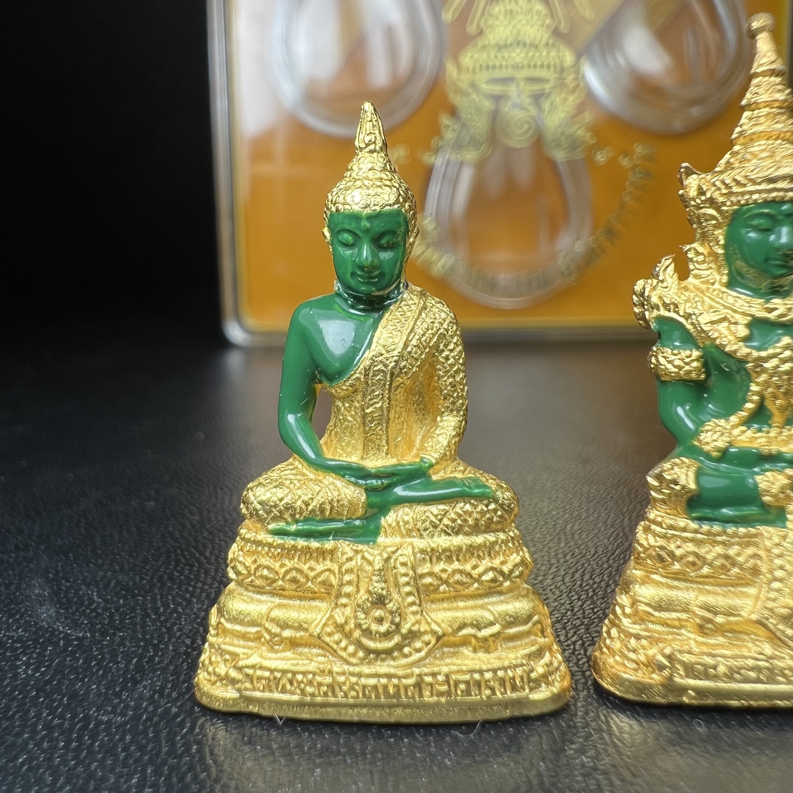 พระพุทธมหามณีรัตนปฏิมากร(พระแก้วมรกต) วัดพระศรีรัตนศาสดาราม สำนักพระราชวัง จัดสร้าง ชุด3 ฤดู ร้อน ฝน หนาว(บรรจุมวลสารใต้ฐาน)