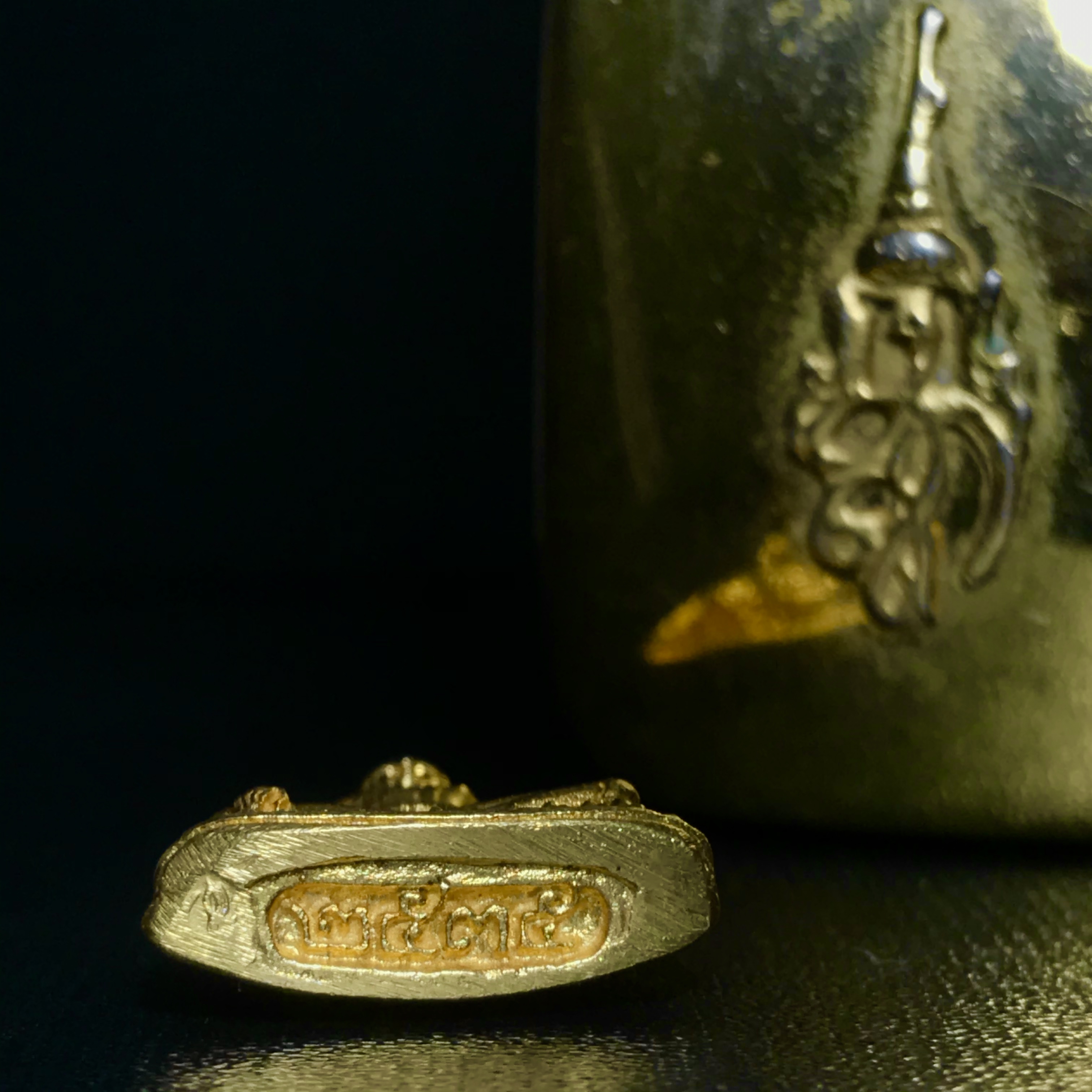 พระสมเด็จนางพญา ส.ก. ปี2535 เนื้อทองคำ พิมพ์ใหญ่ 5รอบพระราชินี หลวงปู่โต๊ะปลุกเสก(ในหลวงและพระราชินีเสด็จในพิธี) พร้อมกล่องบรรจุเดิม(นิยม)