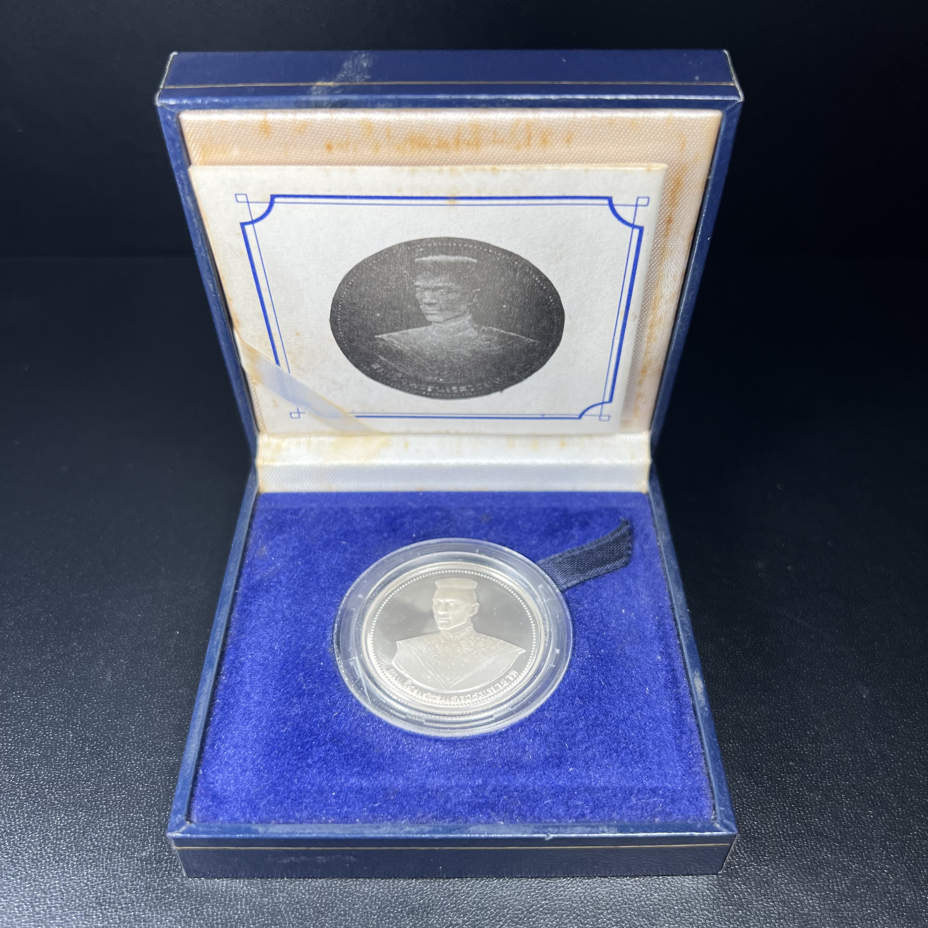 เหรียญสมเด็จพระนเรศวรมหาราช-พระพุทธชินราช รุ่นกองทุนสร้างอาคารเรียนวิทยาลัยสงฆ์ วัดพระศรีรัตนมหาธาตุ ปี 2536 เนื้อเงินขัดเงา บล็อกนอก เพิร์ธ ประเทศออสเตรเลีย(PERTH MINT)กล่องบรรจุเดิมใบรับรองพร้อมสวยงาม