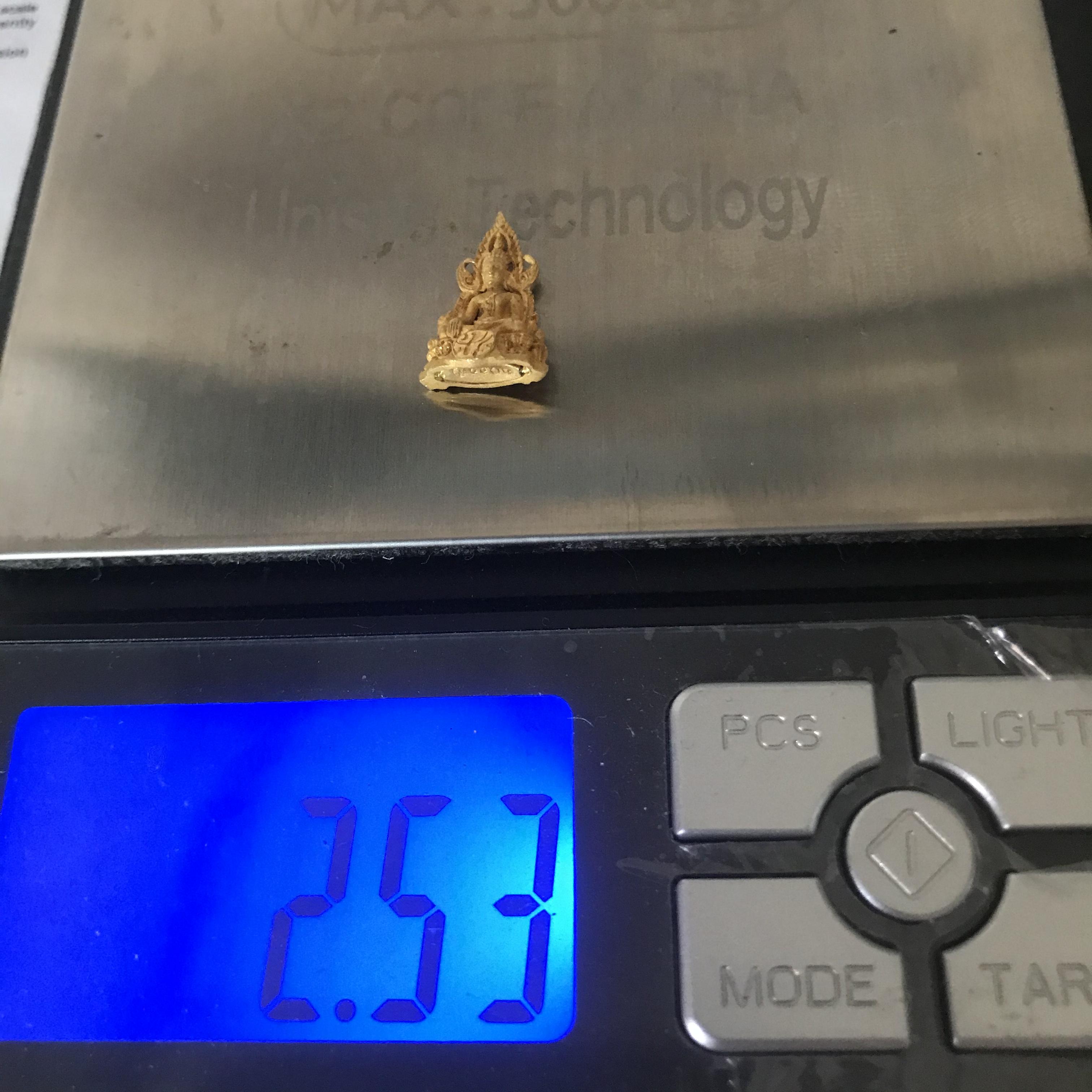 พระพุทธชินราช ภปร. โครงการ "เพราะแผ่นดินนี้ คือ แผ่นดินเกิด" ปี2548(รุ่นแรก) ลอยองค์ หน้าตัก 1/4 นิ้ว เนื้อทองคำบริสุทธิ์ 96.5% (น้ำหนัก 2.5 กรัม)